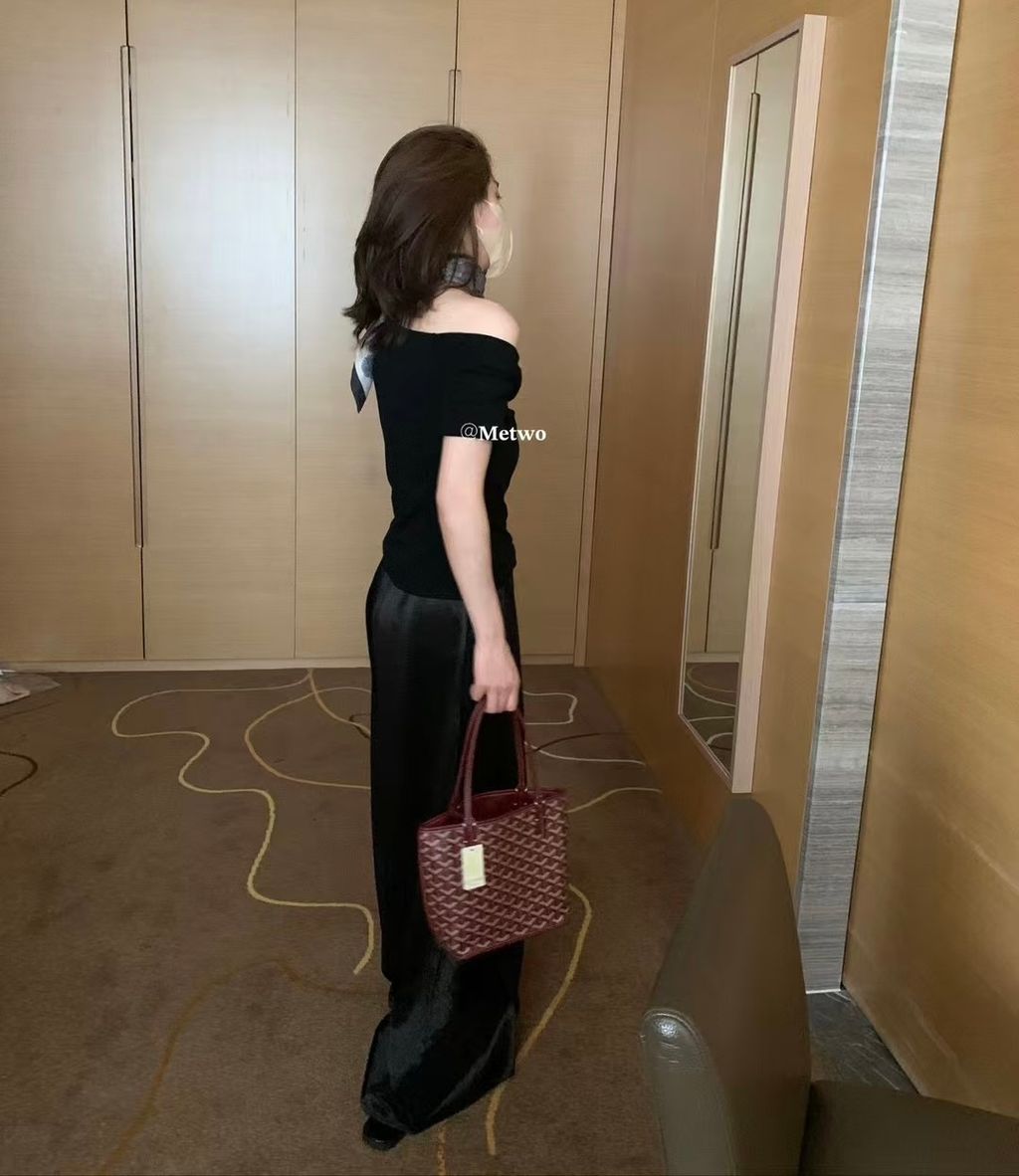 8D411982-36EB-4FA1-A696-90A8D15B7219