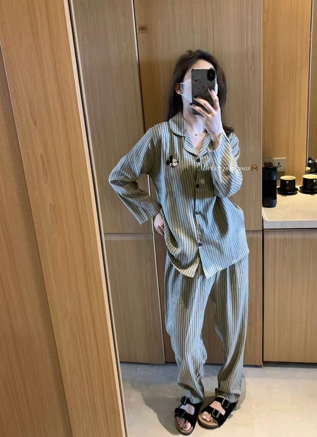 8614AF35-4041-4F32-90F9-5458CF122308