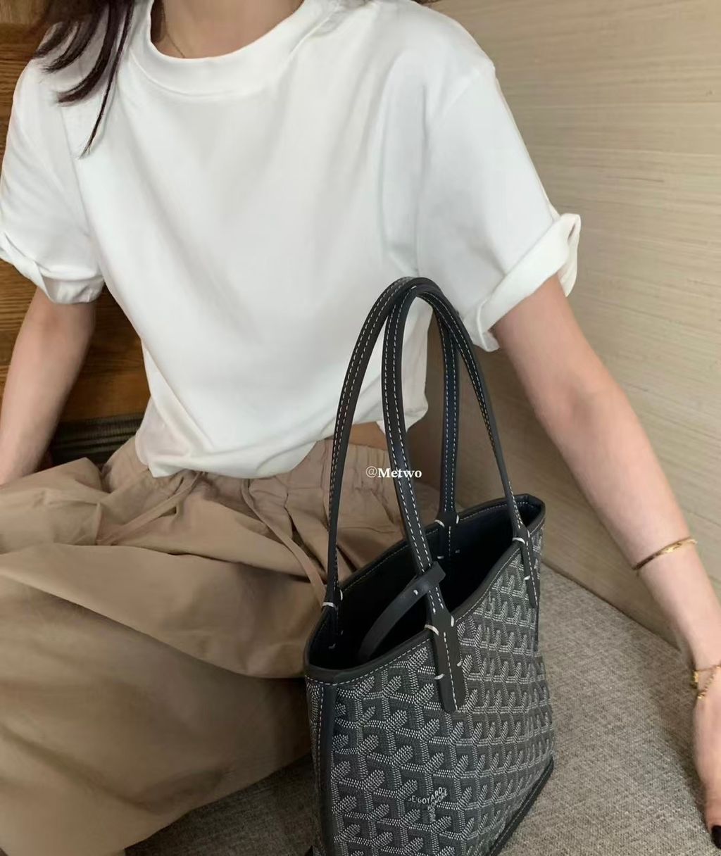 AAFDFEB9-83F8-446E-A25C-1838EC98E49E