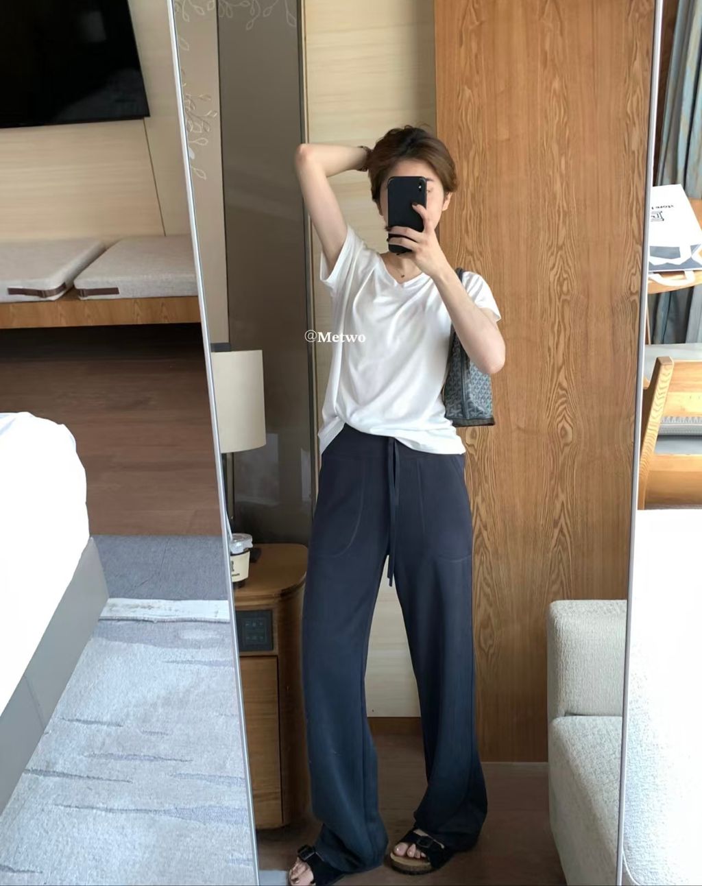 5DEE1662-3E0A-4A9F-BAE5-8EE151FD20DF