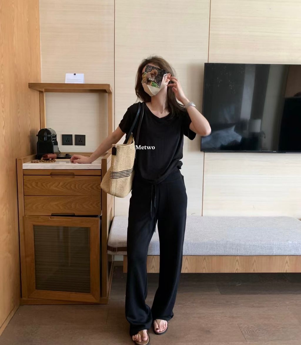 E2989F8E-99E4-45FB-B6A4-F1FA87664E0F