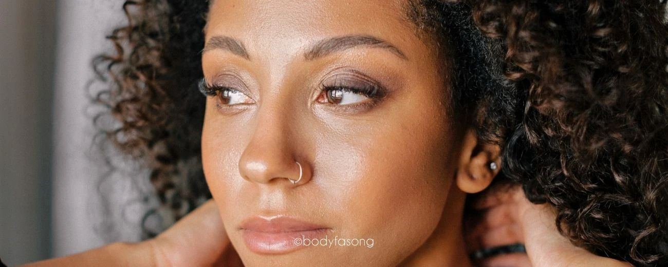 側鼻環怎麼戴？