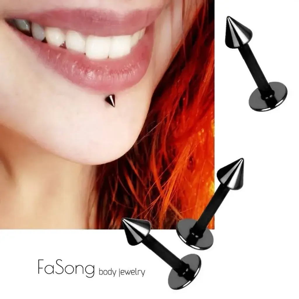 16G 醫療鋼labret 黑錐款，佩戴於唇下的實際效果