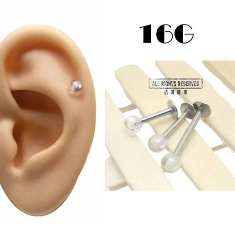 16G 醫療鋼透明球labret，佩戴於耳朵上的實際效果