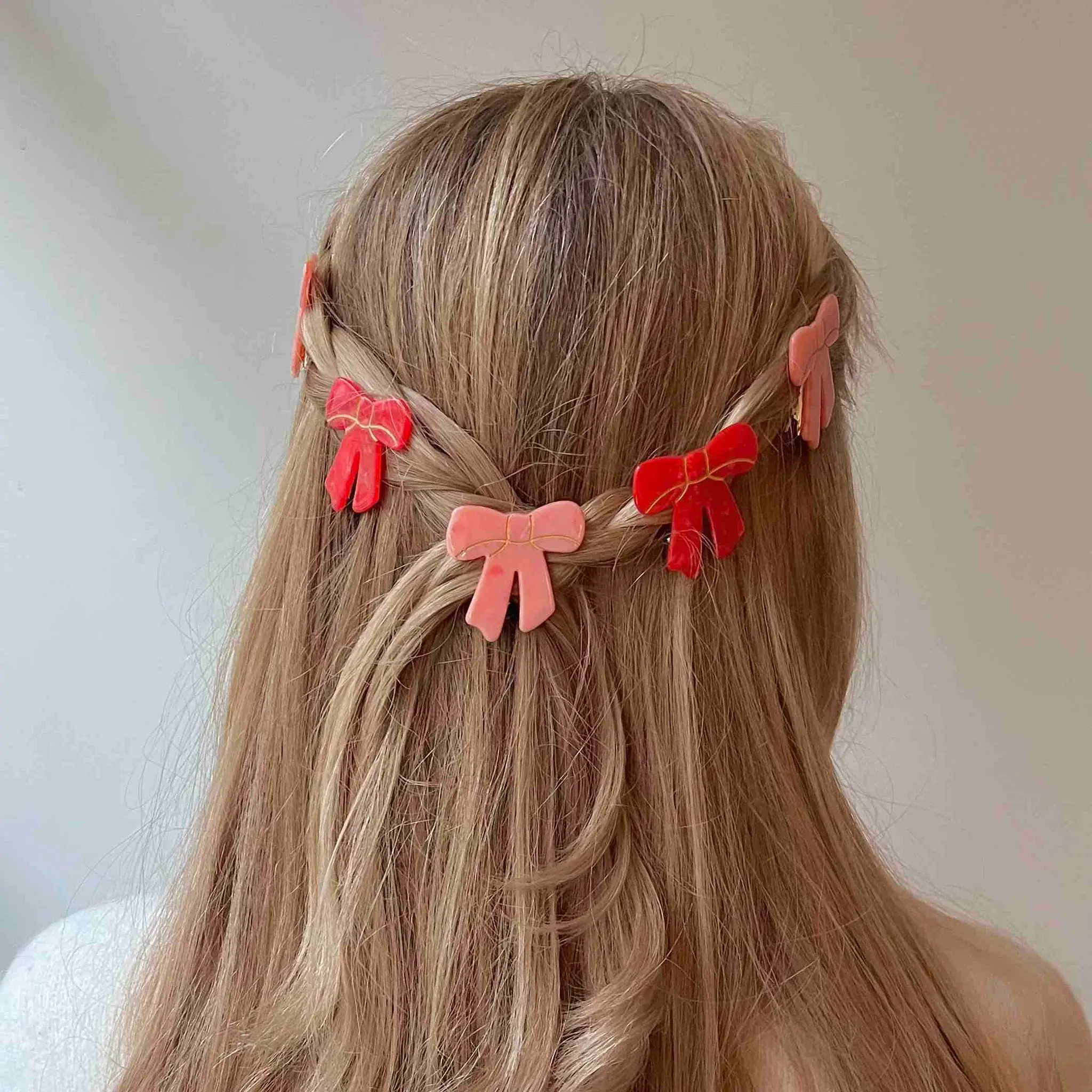 coucou-suzette-accessoire-accessory-cadeau-gift-barrette-cheveux-hairclip-noeud-ribbon-red-rouge-pink-rose-romance-romantic-hair-coiffure-Web2_0410f454-6b8d-4e05-a31d-ce30ec441dd1
