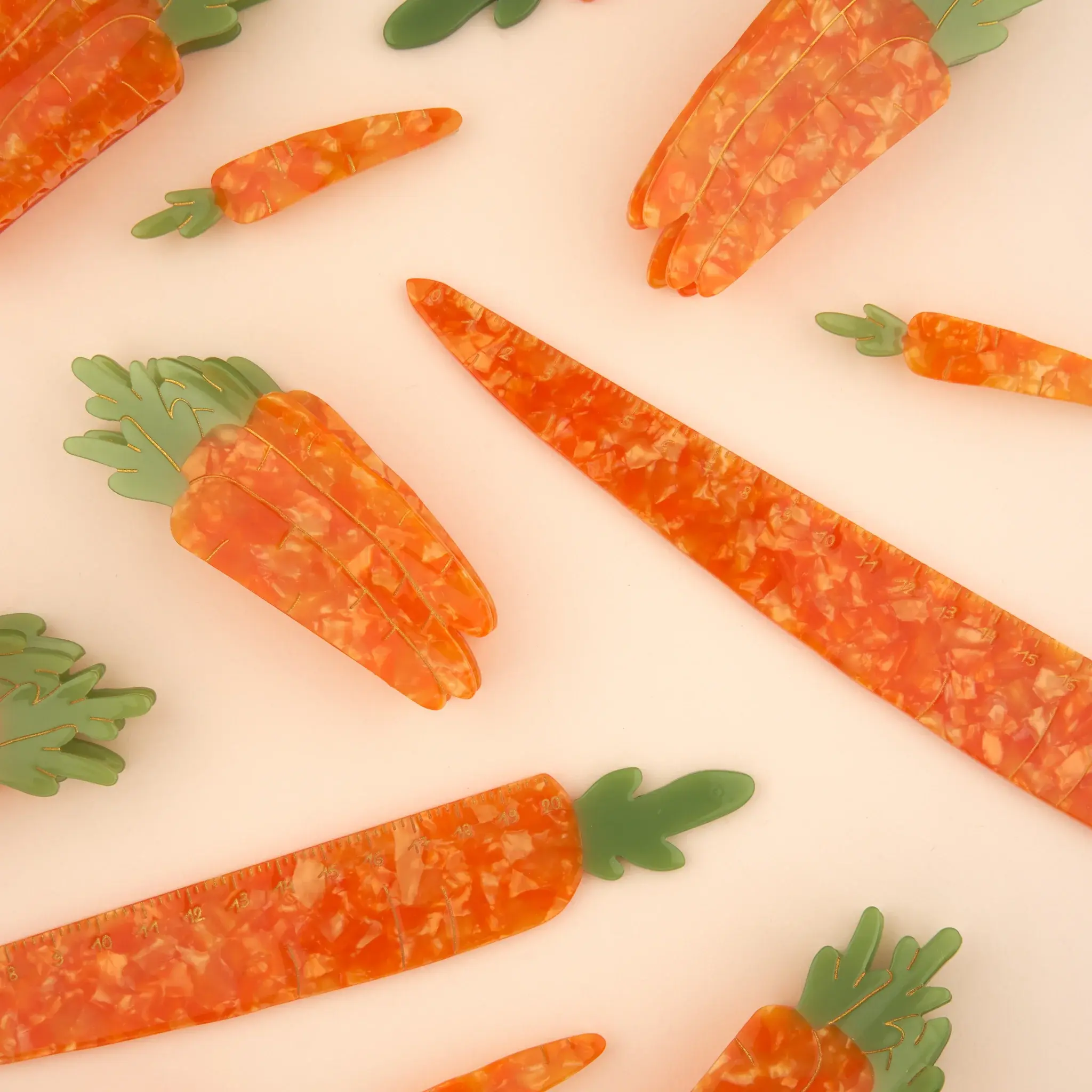 coucou-suzette-accessoire-accessory-cadeau-gift-tendance-mode-trendy-fashion-cottage-pince-cheveux-hair-claw-carotte-carrot-legume-vegetable-orange-group