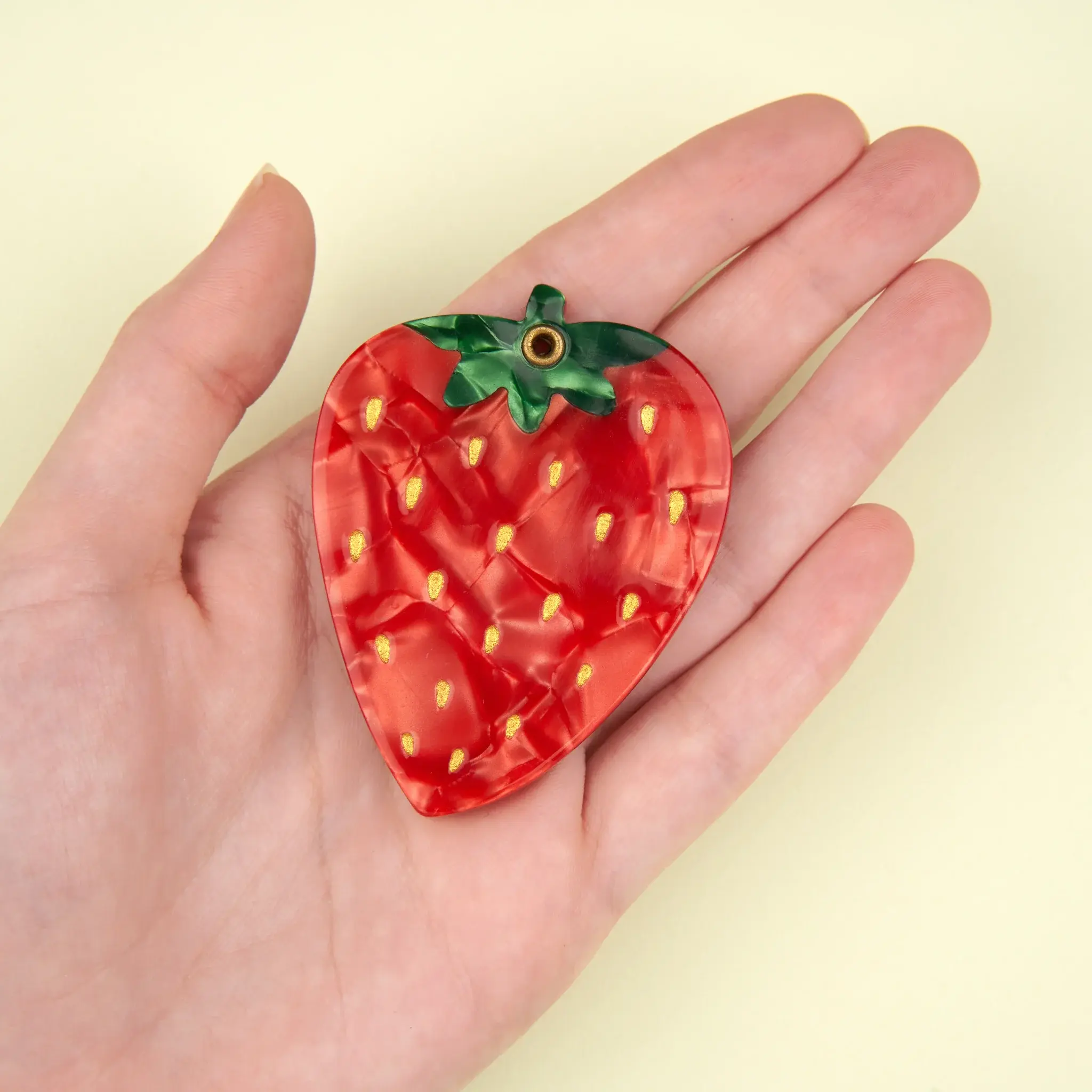 coucou-suzette-accessoire-accessory-cadeau-gift-tendance-mode-trendy-fashion-joli-jardin-lovely-garden-printemps-spring-miroir-mirror-fraise-strawberry-fruit-rouge-red1