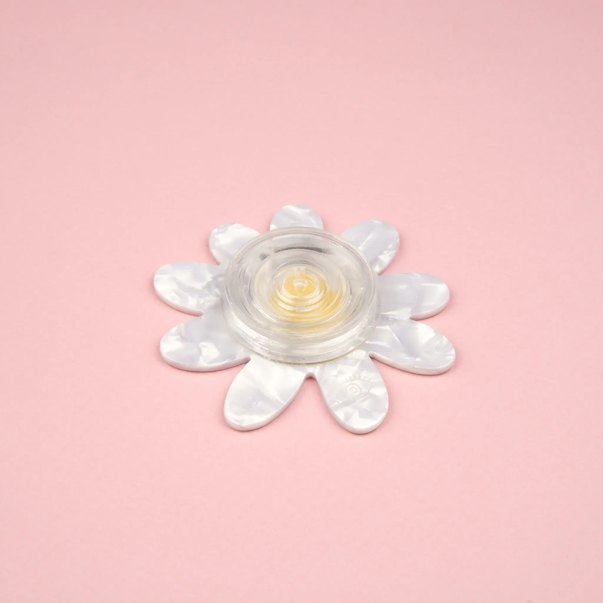 coucou-suzette-accessoire-accessory-cadeau-gift-tendance-mode-trendy-fashion-joli-jardin-lovely-garden-grip-telephone-smartphone-printemps-spring-fleur-flower-paquerette-daisy-blanc-w_2e046853-c78a-48a4-b0ce-53c0f84b5c9f