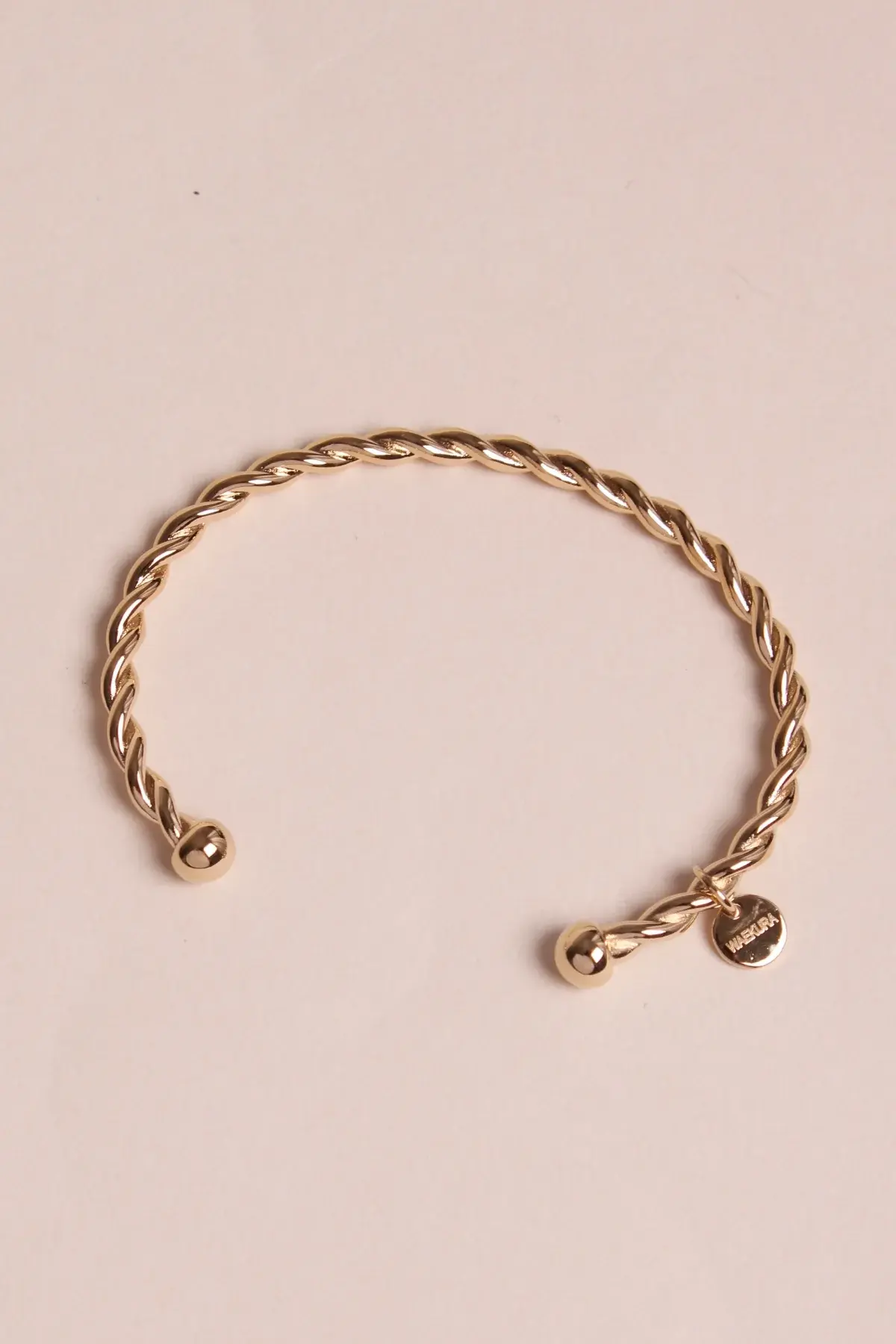 jonc-esca-waekura_efeb76b4-bba7-40b2-91a7-28319f338732