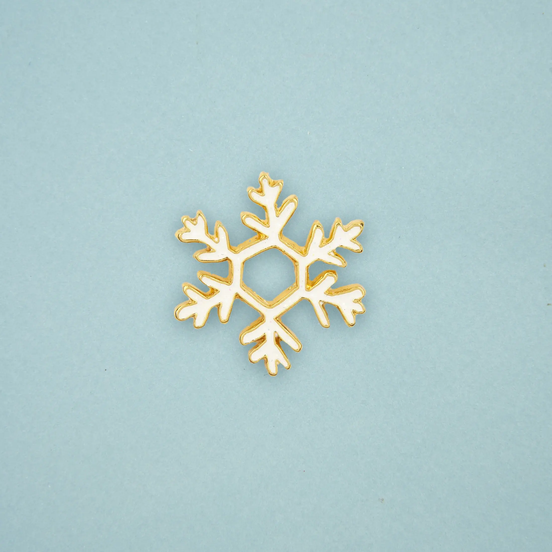 coucou-suzette-accessoire-accessory-cadeau-gift-tendance-mode-trendy-fashion-noel-christmas-winter-hiver-chalet-fete-festive-season-holidays-pin-pins-flocon-snowflake-paillettes-glitt_ff0e0b23-ab4e-4872-b829-06b33d1705e2