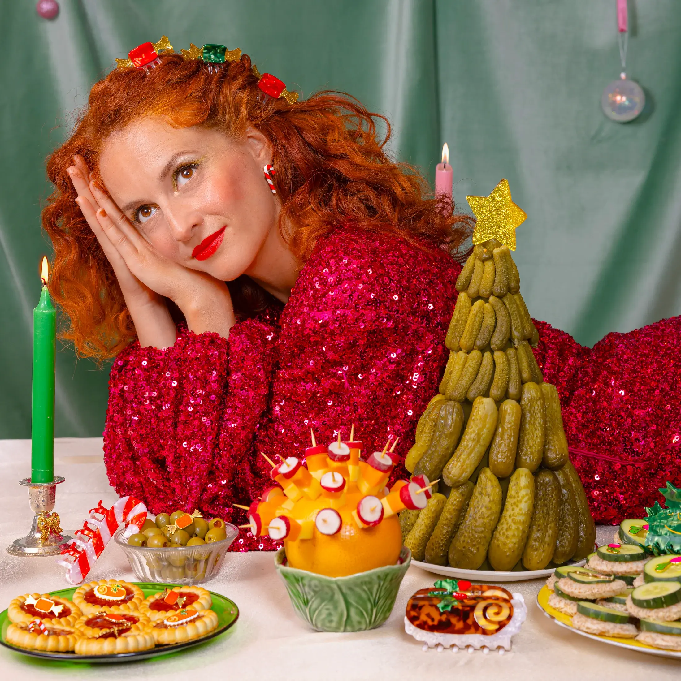 coucou-suzette-accessoire-accessory-cadeau-gift-tendance-mode-trendy-fashion-festin-festif-noel-christmas-holidays-pince-cheveux-mini-hair-claw-papillote-crackers-red-rouge-gold-dore_71a7e3ca-f47a-4158-bed8-f37b3f04b34e