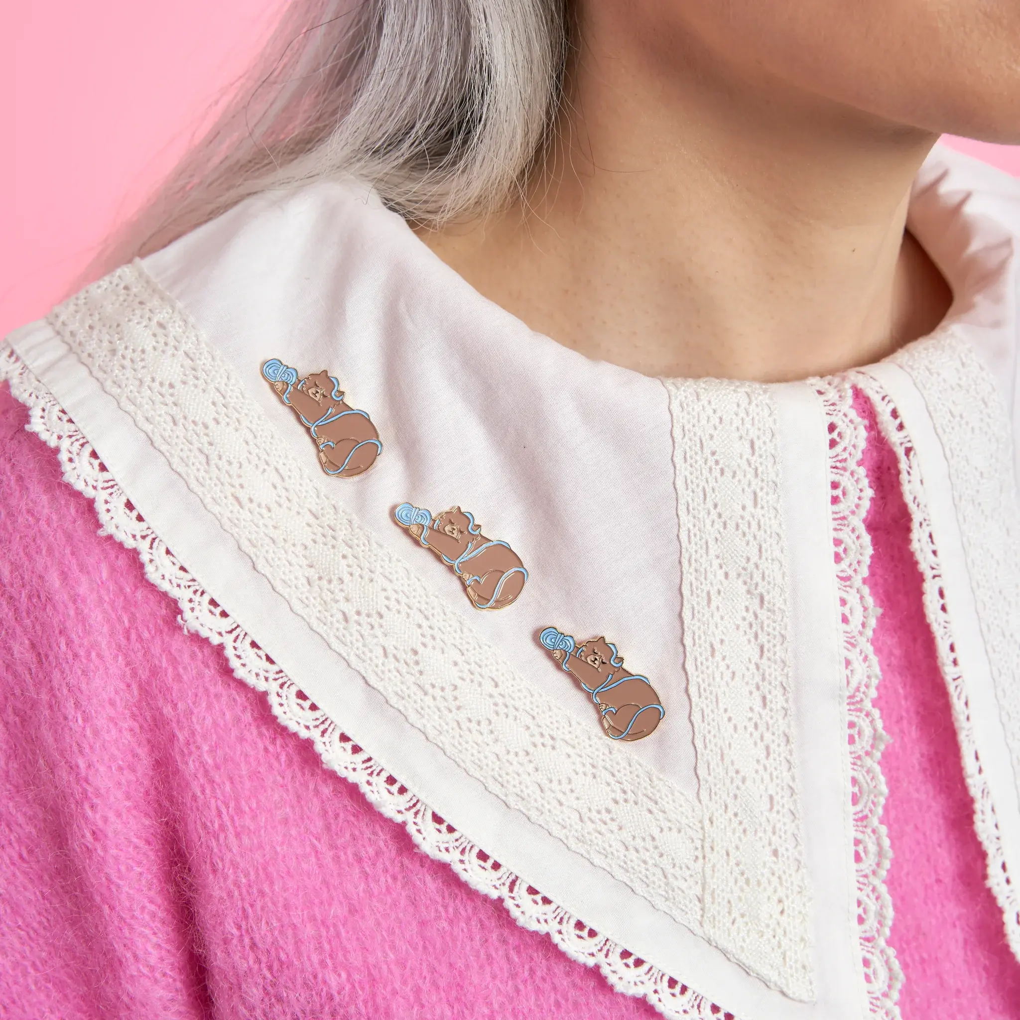 coucou-suzette-accessoire-accessory-cadeau-gift-tendance-mode-trendy-fashion-ronron-therapy-pins-cat-chat-pelote-wool-ball-bleu-blue-porte