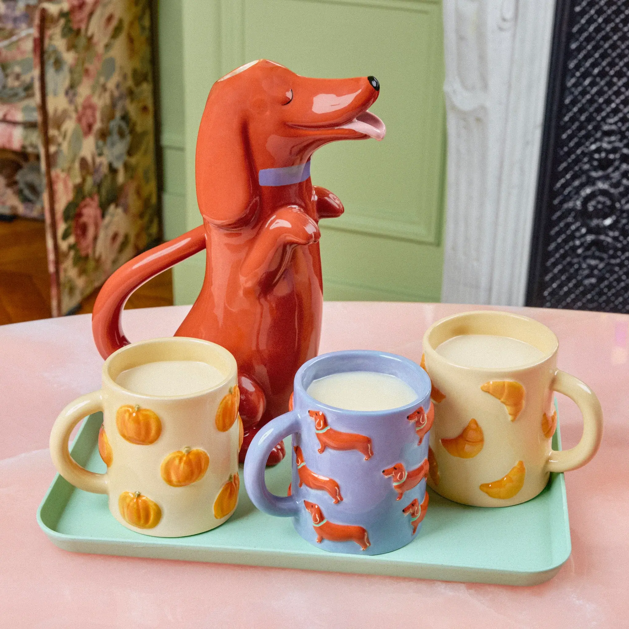 coucou-suzette-accessoire-accessory-cadeau-gift-tendance-mode-trendy-fashion-dinette-automne-fall-tea-party-carafe-jug-ceramique-ceramic-home-maison-teckel-dachshund-violet-purple-cre_21fd6e92-a149-4217-8680-8b53a506576f