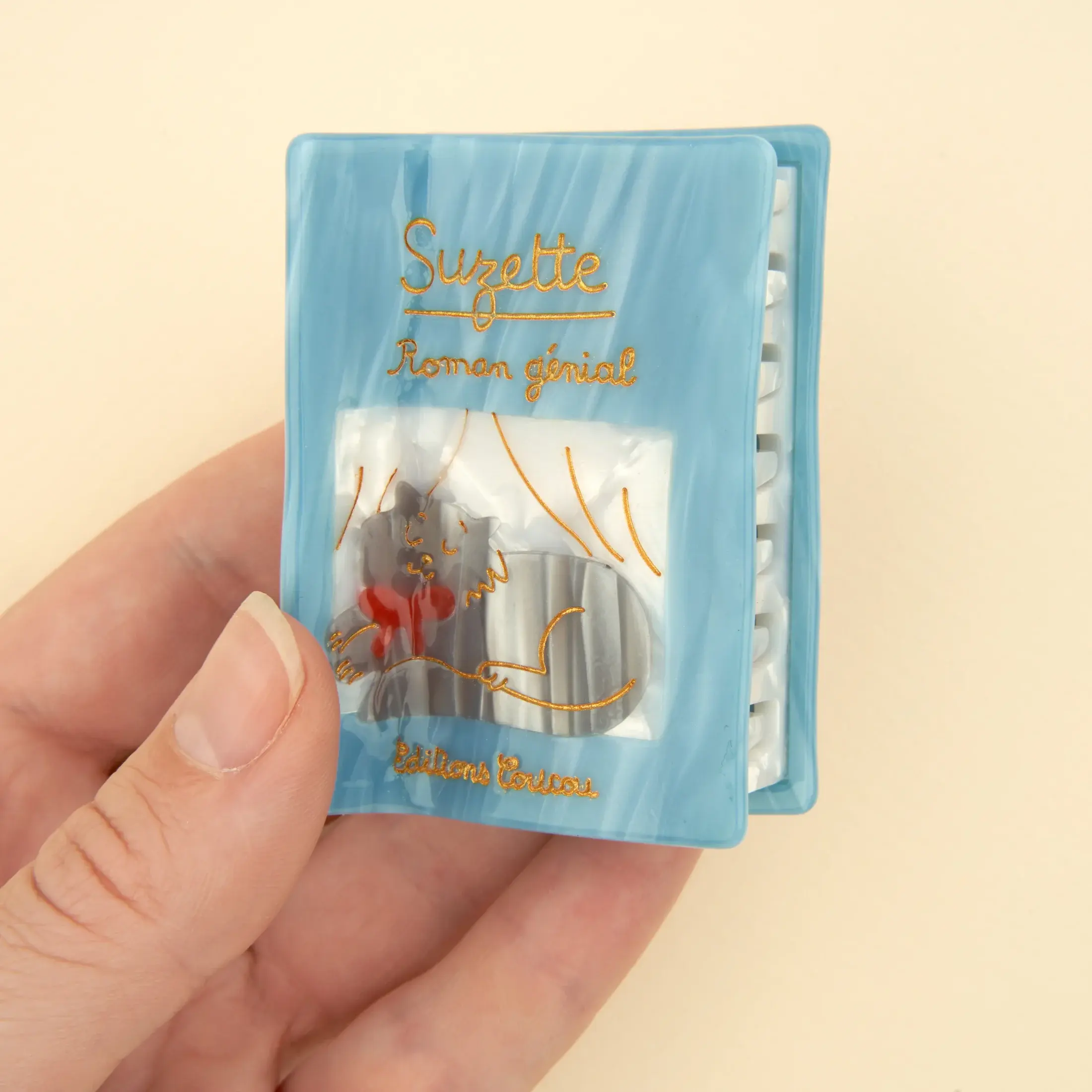 coucou-suzette-accessoire-accessory-cadeau-gift-tendance-mode-trendy-fashion-douce-france-french-frenchy-pince-cheveux-hair-claw-roman-book-bleu-blue-HD2