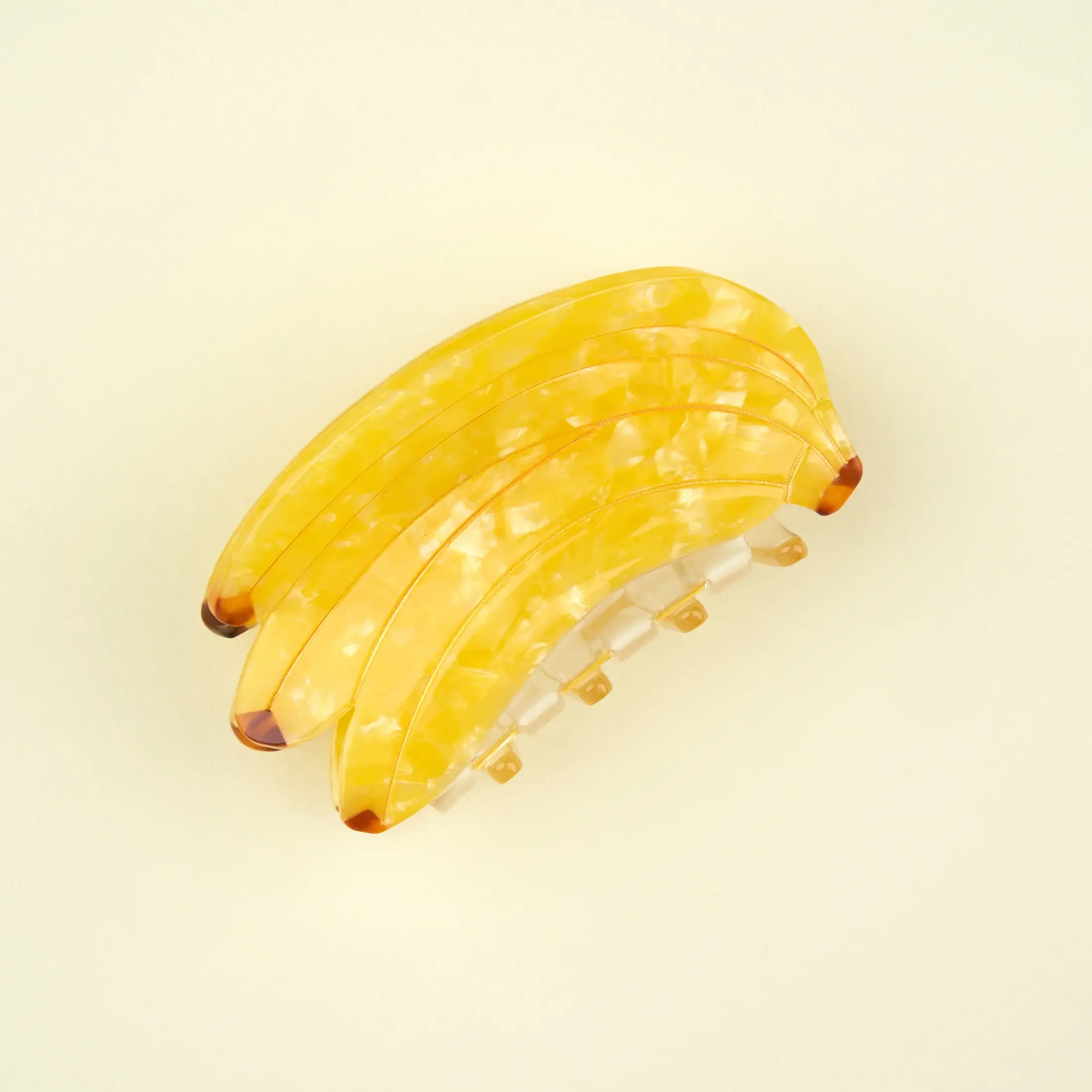 coucou-suzette-accessoire-accessory-cadeau-gift-tendance-mode-trendy-fashion-vitamine-vitamin-pince-cheveux-hair-claw-ete-summer-banane-banana-fruit-jaune-yellow