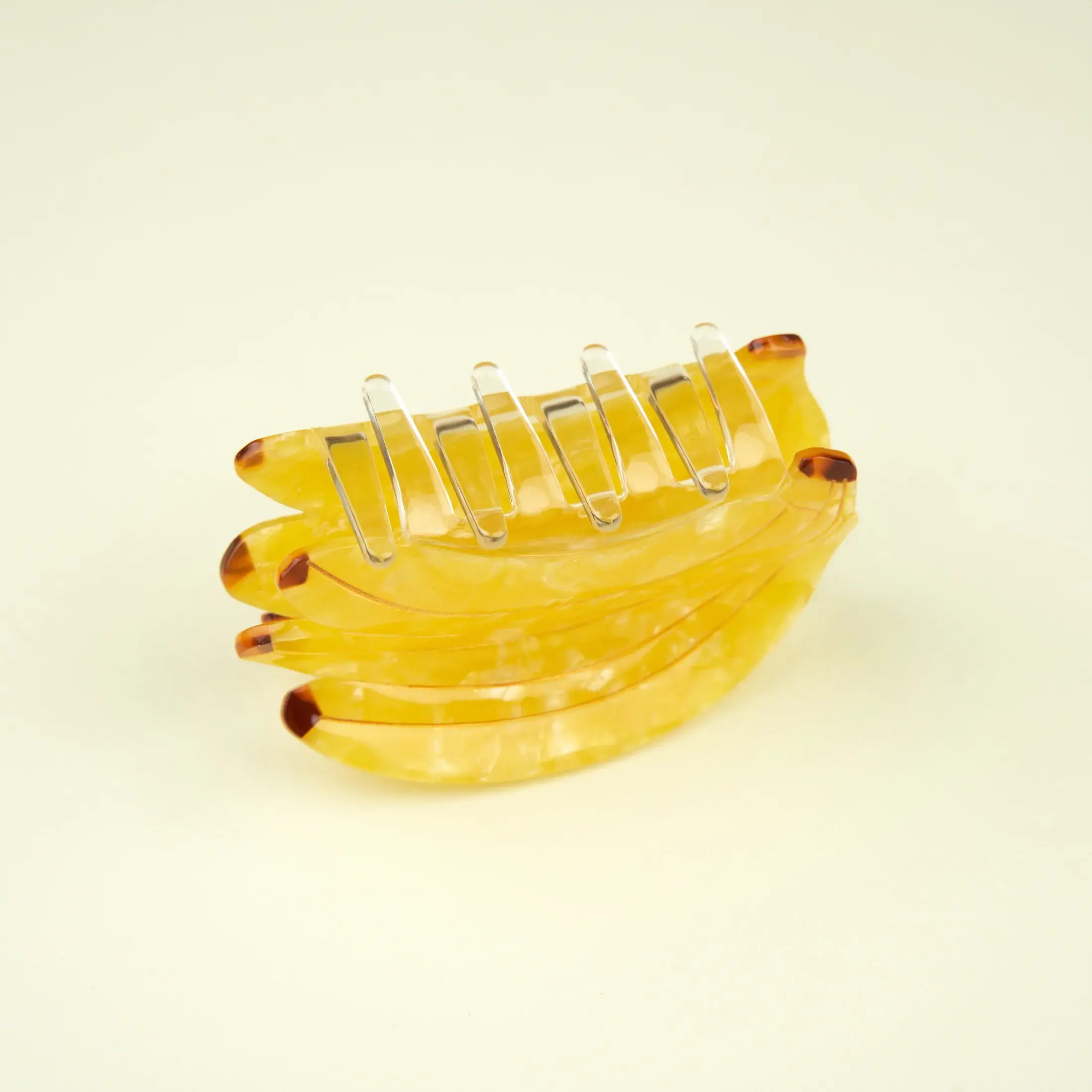 coucou-suzette-accessoire-accessory-cadeau-gift-tendance-mode-trendy-fashion-vitamine-vitamin-pince-cheveux-hair-claw-ete-summer-banane-banana-fruit-jaune-yellow1