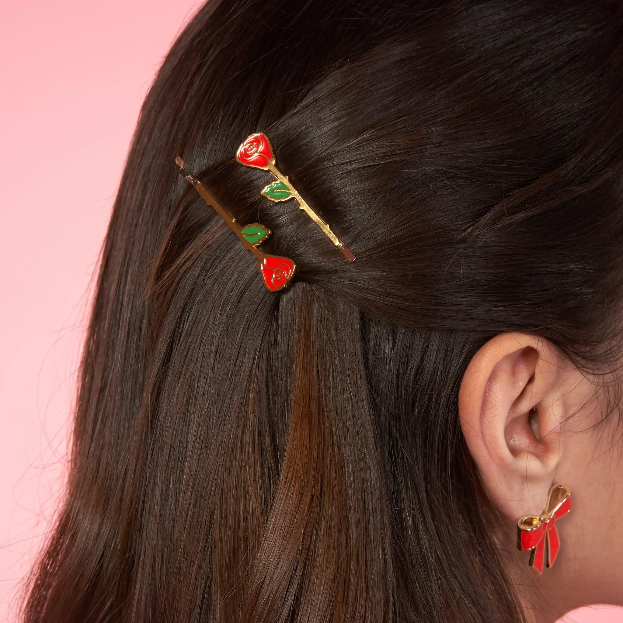 coucou-suzette-accessoire-accessory-cadeau-gift-tendance-mode-trendy-fashion-saint-valentin-valentin-day-rendez-vous-galant-duo-barrette-cheveux-hair-clip-rose-rouge-red-flower-fleurs