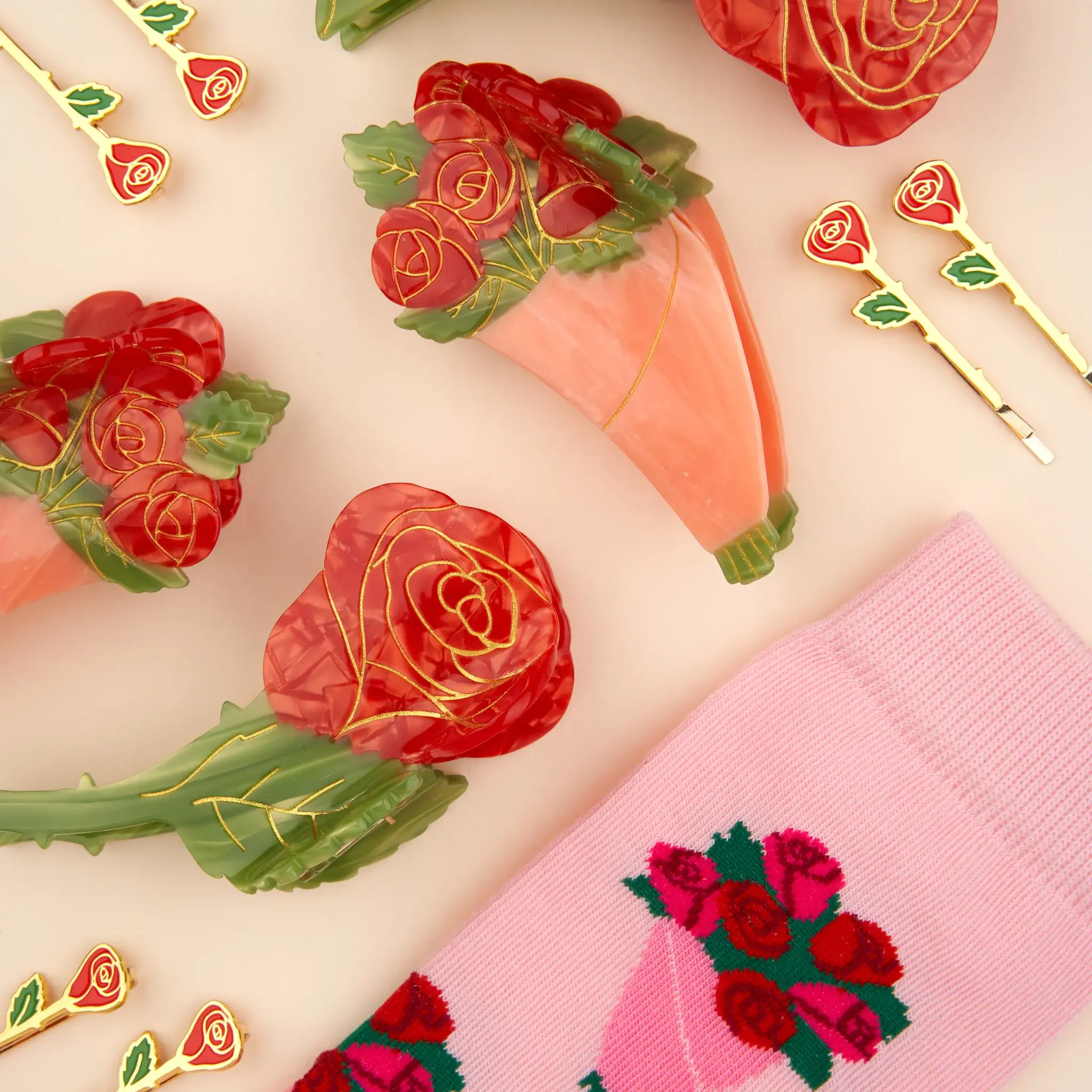 coucou-suzette-accessoire-accessory-cadeau-gift-tendance-mode-trendy-fashion-saint-valentin-valentin-day-rendez-vous-galant-pince-cheveux-hair-claw-acetate-rose-flower-fleurs-bouquet_4280299f-df47-4993-b86e-78075da4a959