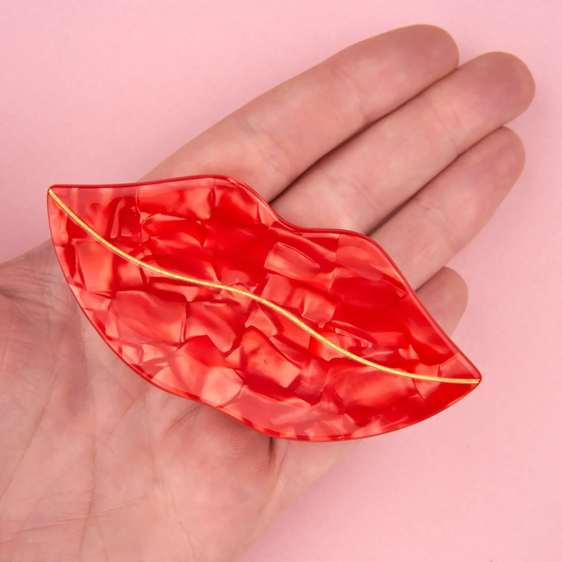 coucou-suzette-accessoire-accessory-cadeau-gift-tendance-mode-trendy-fashion-pince-cheveux-hair-claw-body-love-sexy-bouche-levres-mouth-lips-rouge-red1_c5d8a484-6c93-44ad-a639-b82f041b78e1