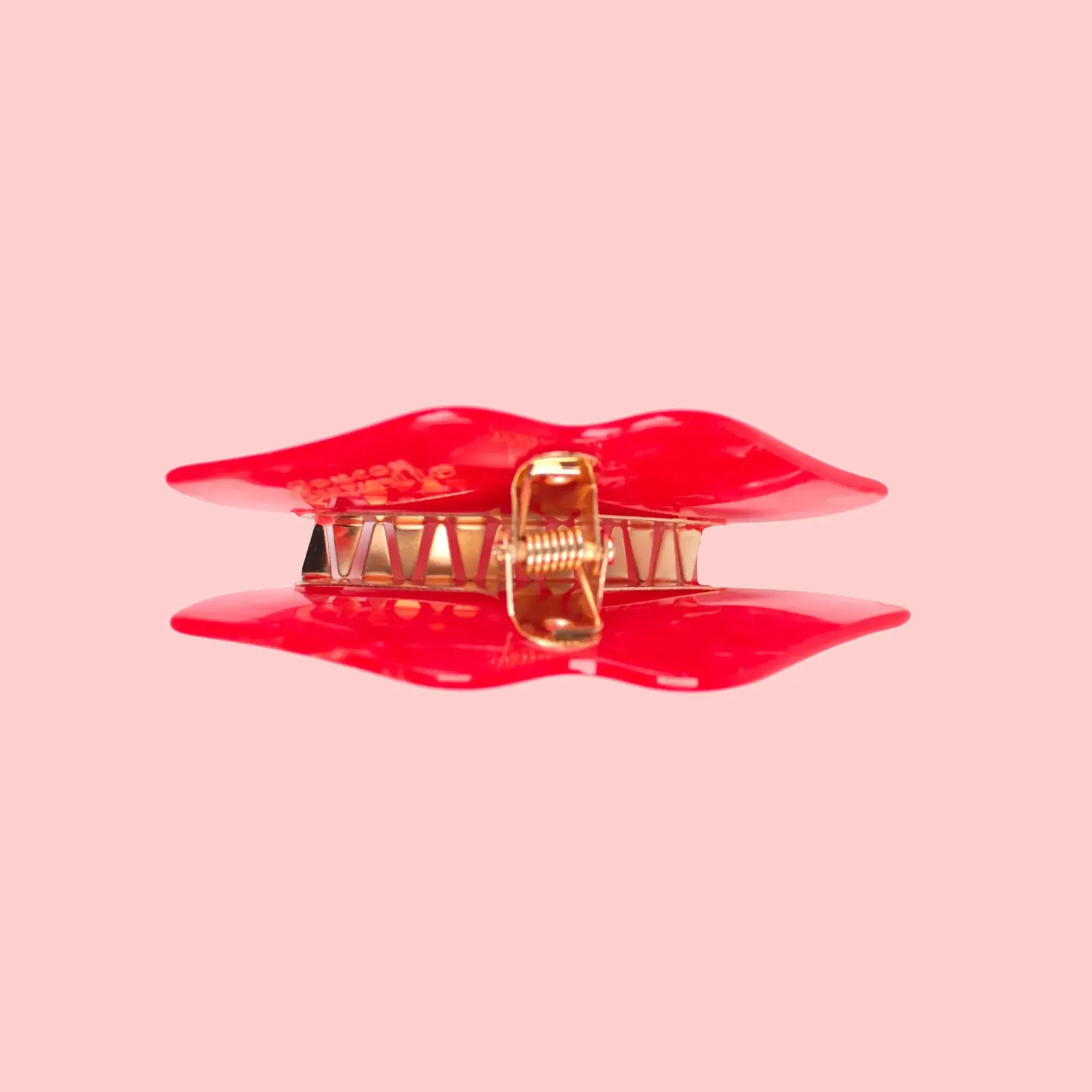 coucou-suzette-lips-hair-clip-barrette-bouche-rouge-2-web-fond-coul_d7be593a-a830-4c84-bf5f-f2f57f46cbd1