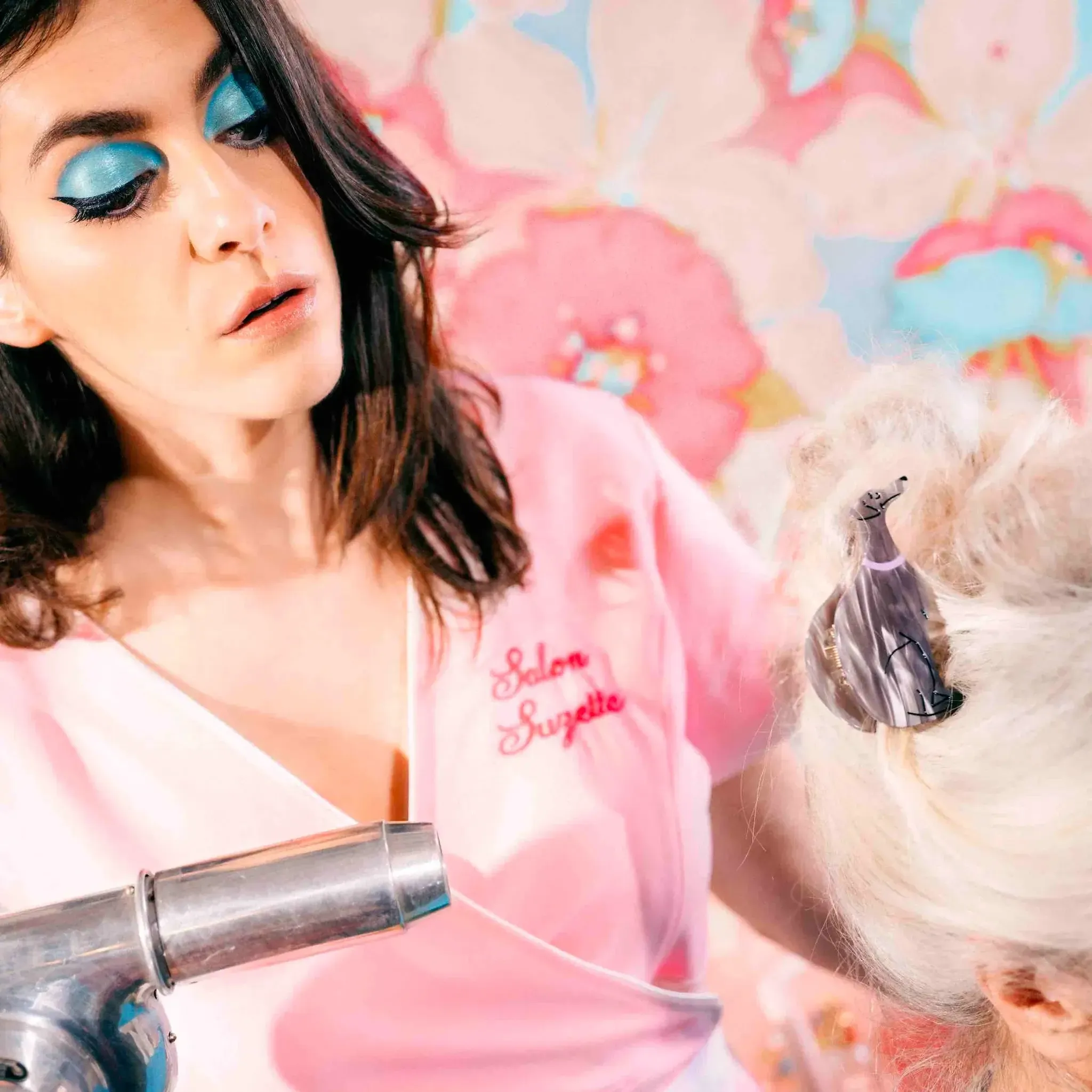 coucou-suzette-accessoire-accessory-cadeau-gift-dog-chien-ouaf-woof-pince-cheveux-hairclaw-levrier-whippet-gray-grey-gris-white-blanc-crea-carre-Web