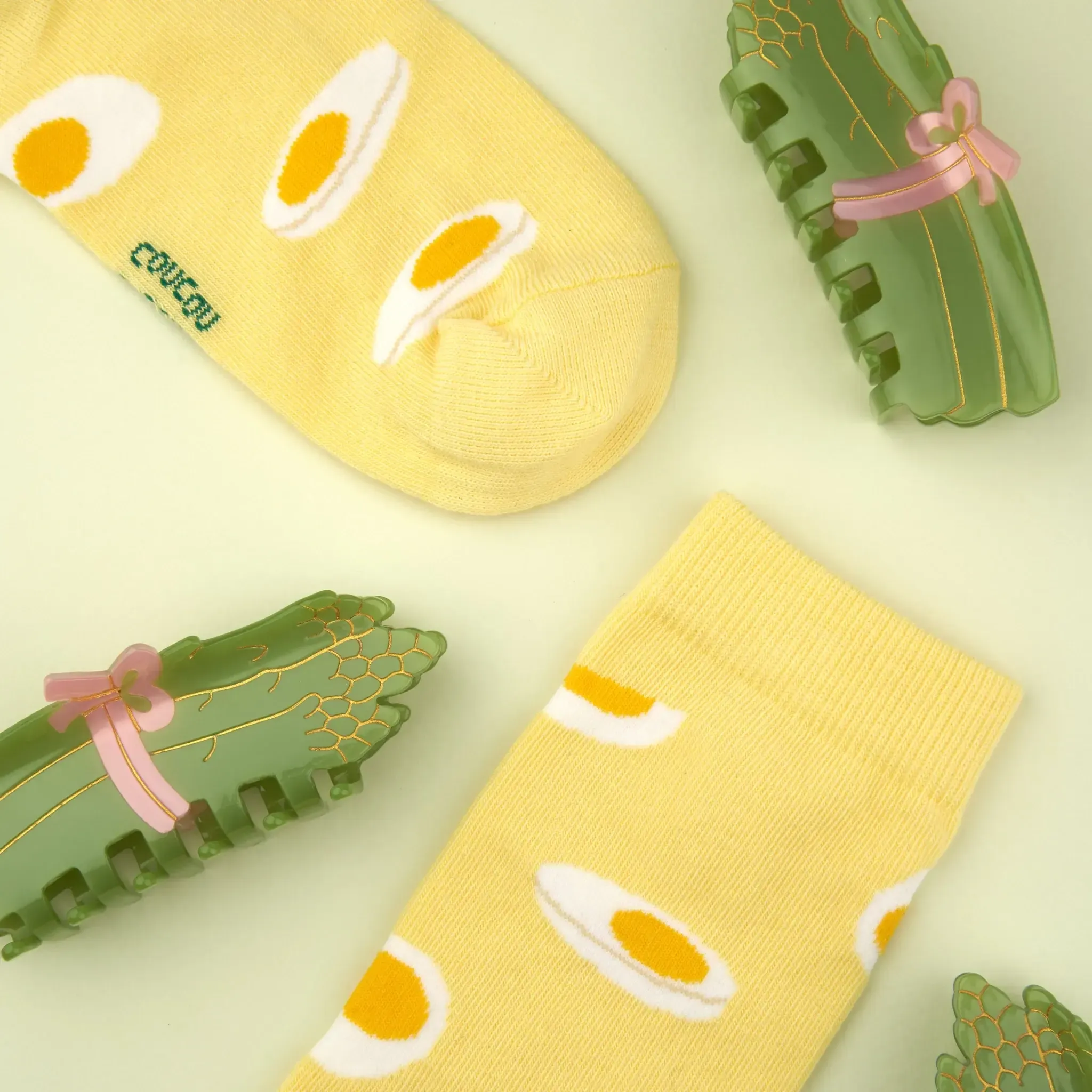 coucou-suzette-accessoire-accessory-cadeau-gift-tendance-mode-trendy-fashion-cottage-chaussettes-socks-oeufs-eggs-jaune-yellow-mixte-unisex-cotton-coton-pince-Asperge-asparagus-Carre_cde78869-0ee3-4d15-8b2c-9465f4a1a67c