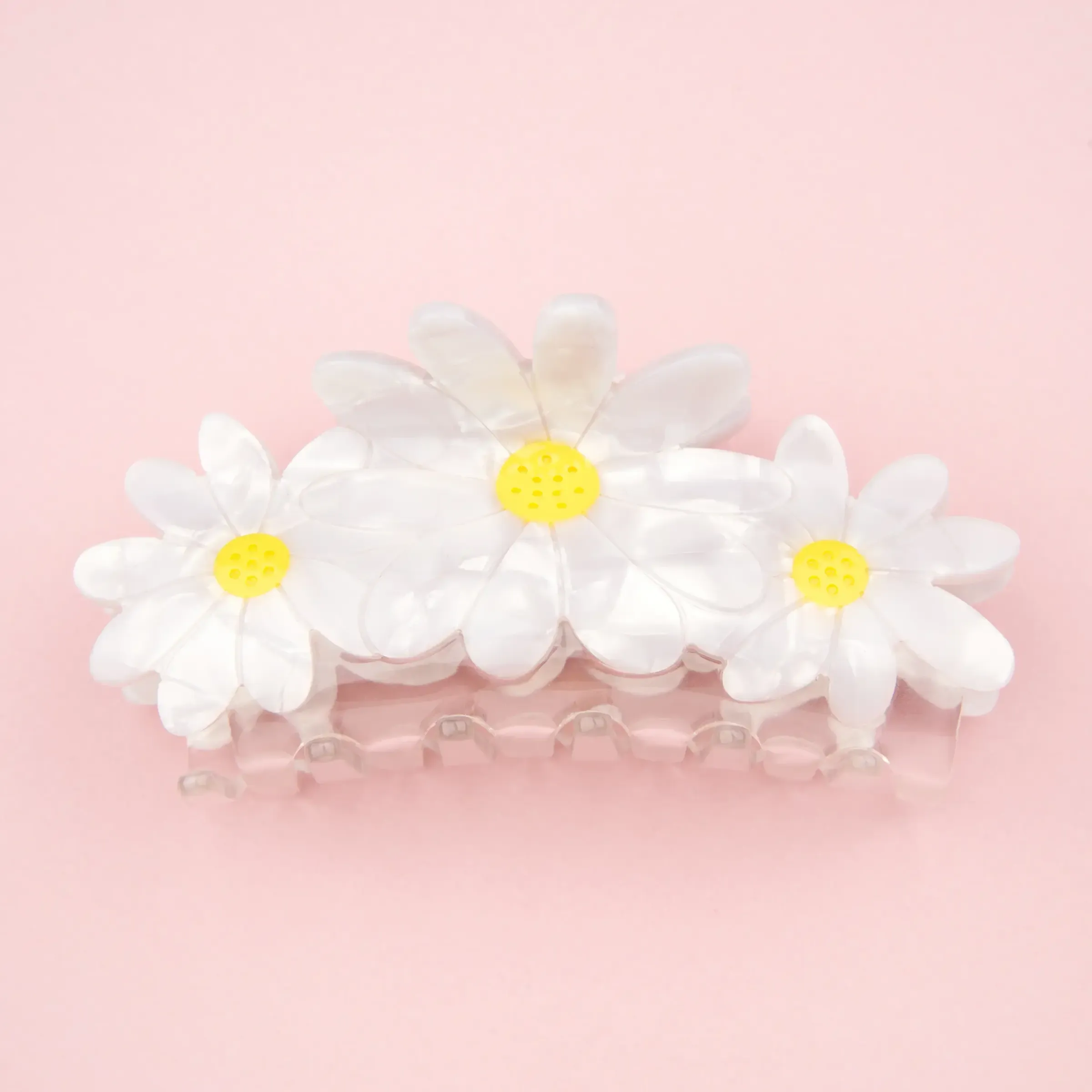 coucou-suzette-accessoire-accessory-cadeau-gift-tendance-mode-trendy-fashion-birthday-anniversaire-10-ans-pince-cheveux-hair-claw-acetate-fleurs-flower-xl-large-paquerette-daisy-blanc_28e36335-c9c8-46aa-97af-becdabb7480f