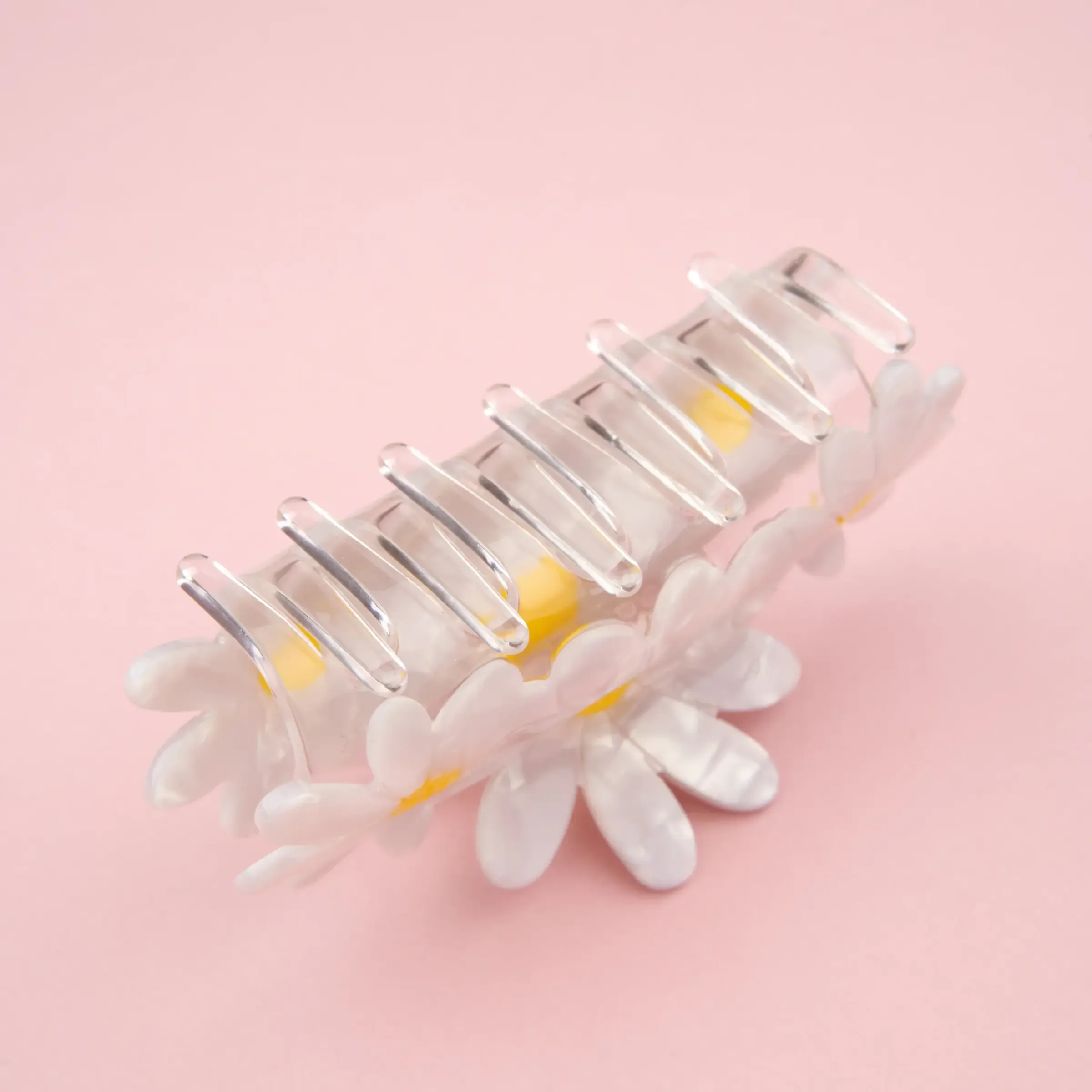 coucou-suzette-accessoire-accessory-cadeau-gift-tendance-mode-trendy-fashion-birthday-anniversaire-10-ans-pince-cheveux-hair-claw-acetate-fleurs-flower-xl-large-paquerette-daisy-blanc_ed98ec0a-5fa2-4247-bfef-1698c3bfc168
