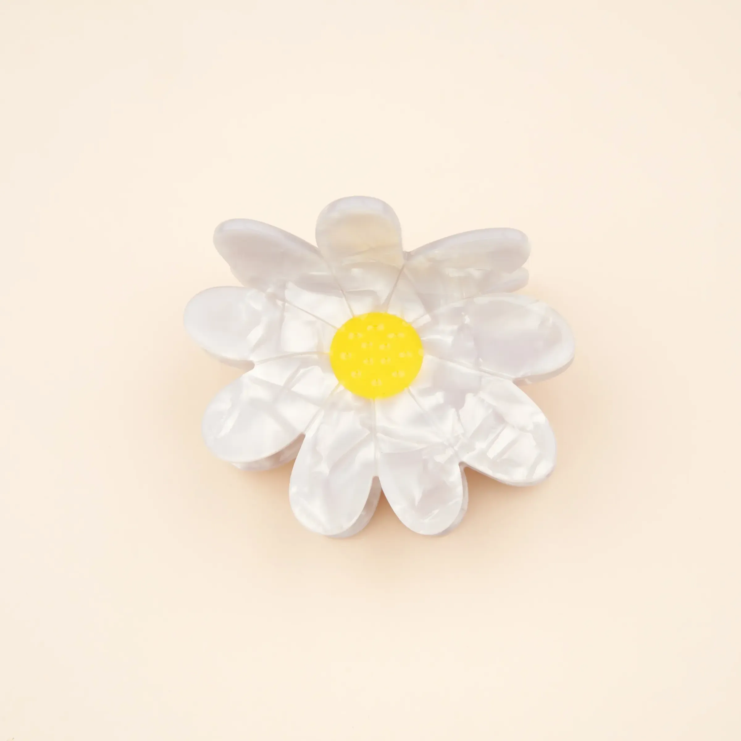 coucou-suzette-accessoire-accessory-cadeau-gift-tendance-mode-trendy-fashion-birthday-anniversaire-10-ans-pince-cheveux-hair-claw-acetate-fleurs-flower-xl-large-marguerite-daisy-blanc_f1f9b75c-f463-482f-a059-4e9d18b534f3