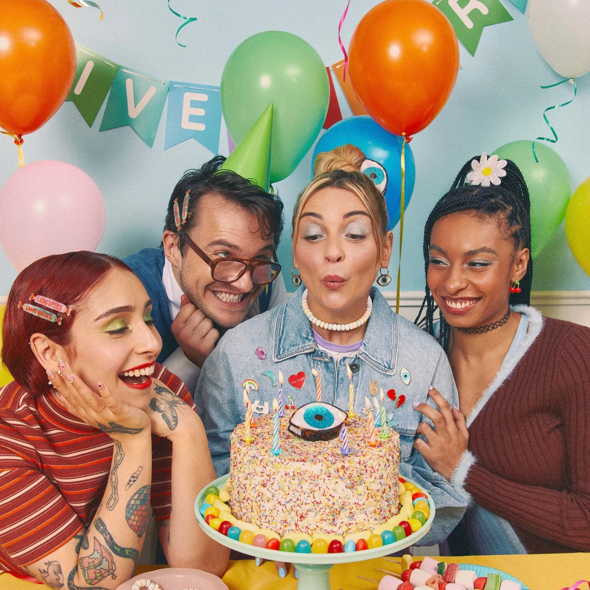 coucou-suzette-accessoire-accessory-cadeau-gift-tendance-mode-trendy-fashion-birthday-anniversaire-10-ans-pince-cheveux-hair-claw-acetate-fleurs-flower-xl-large-marguerite-daisy-blanc