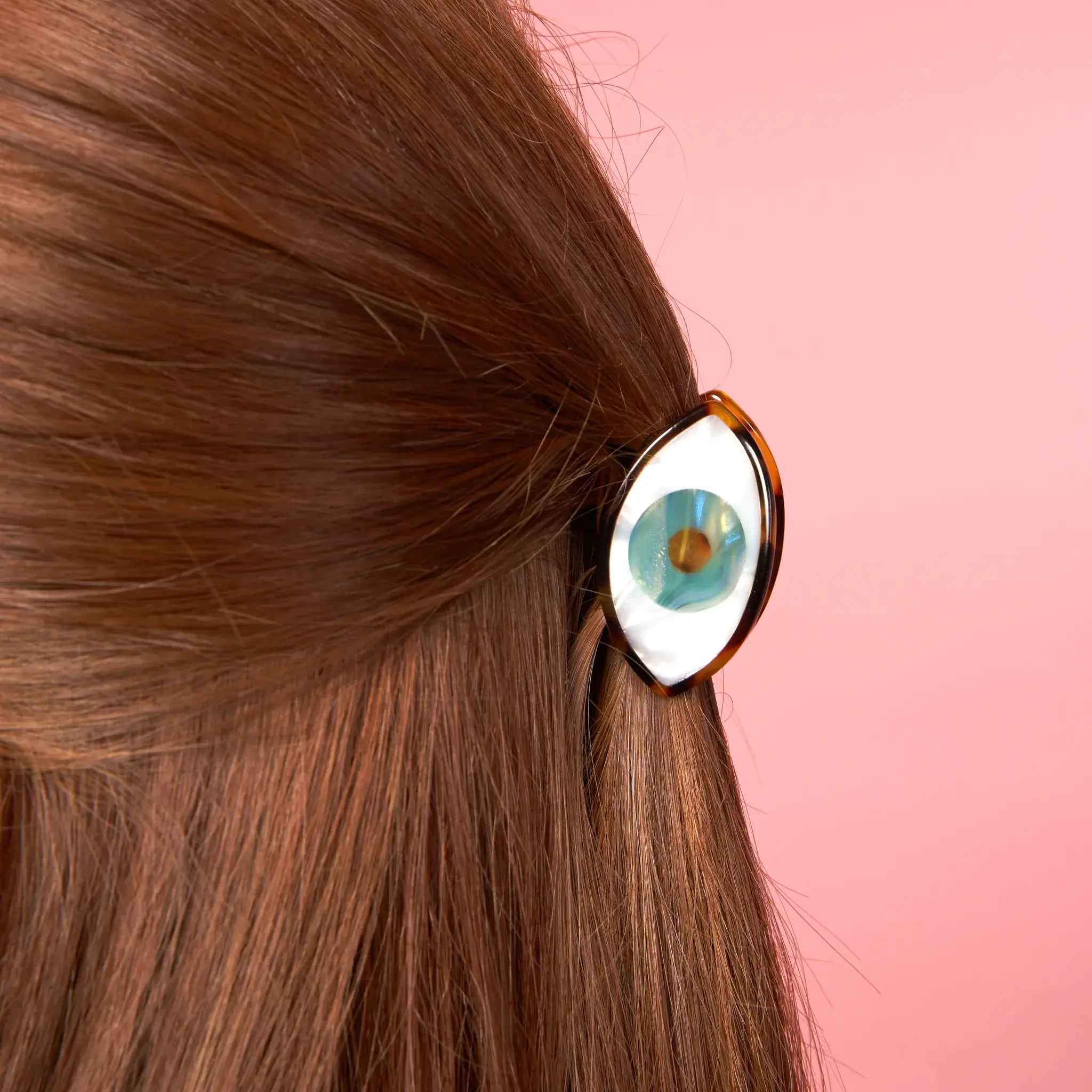 coucou-suzette-accessoire-accessory-cadeau-gift-tendance-mode-trendy-fashion-birthday-anniversaire-10-ans-mini-pince-cheveux-hair-claw-acetate-oeil-eye-bleu-blue-porte1