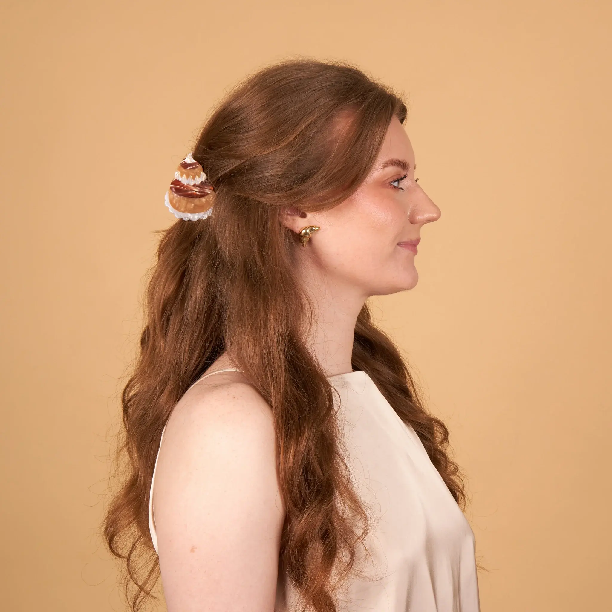 coucou-suzette-accessoire-accessory-cadeau-gift-tendance-mode-trendy-fashion-douce-france-french-frenchy-pince-cheveux-hair-claw-religieuse-pastry-brown-marron-beige-porte