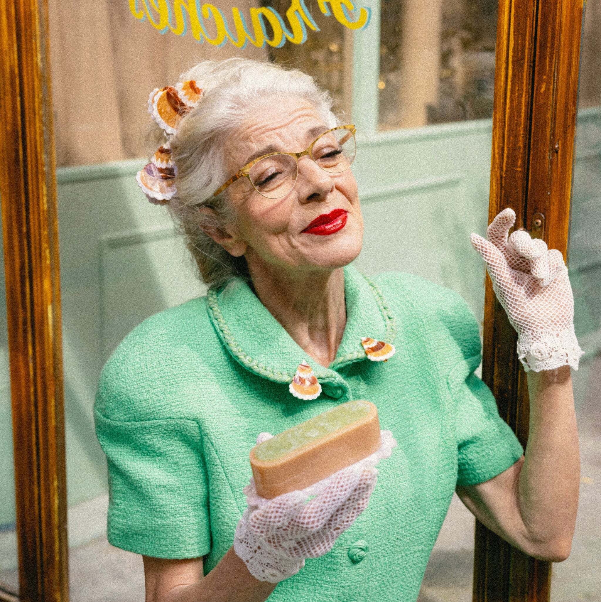 coucou-suzette-accessoire-accessory-cadeau-gift-tendance-mode-trendy-fashion-douce-france-french-frenchy-pince-cheveux-hair-claw-religieuse-pastry-brown-marron-beige-crea_b92f19e2-bda