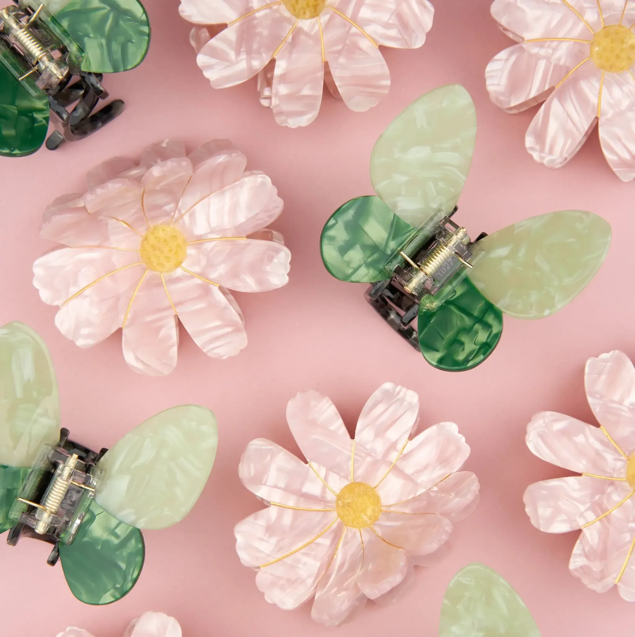 coucou-suzette-accessoire-accessory-cadeau-gift-tendance-mode-trendy-fashion-joli-jardin-lovely-garden-pince-cheveux-hair-claw-printemps-spring-cosmos-fleur-flower-pink-rose-papillon_49b3ef0e-cf47-4551-9aca-3814ce192355