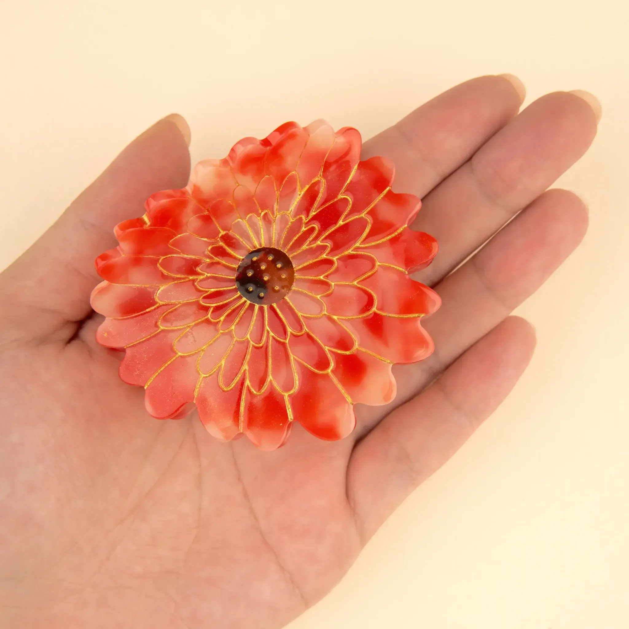 coucou-suzette-accessoire-accessory-cadeau-gift-tendance-mode-trendy-fashion-cottage-pince-cheveux-hair-claw-dahlia-fleur-flower-rouge-red-orange2