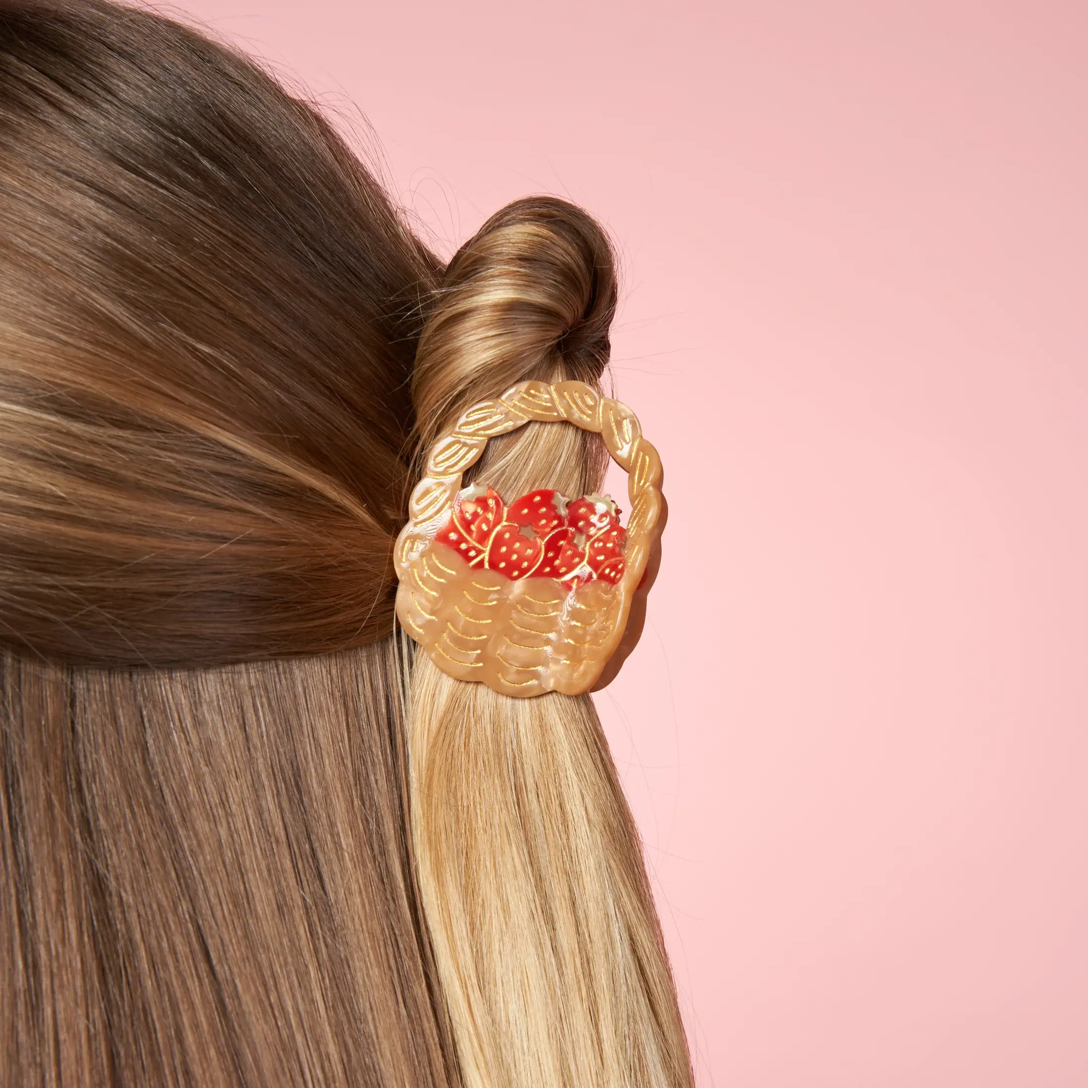 coucou-suzette-accessoire-accessory-cadeau-gift-tendance-trendy-fashion-garden-party-pince-cheveux-hair-claw-panier-fraise-strawberry-red-rouge-porte