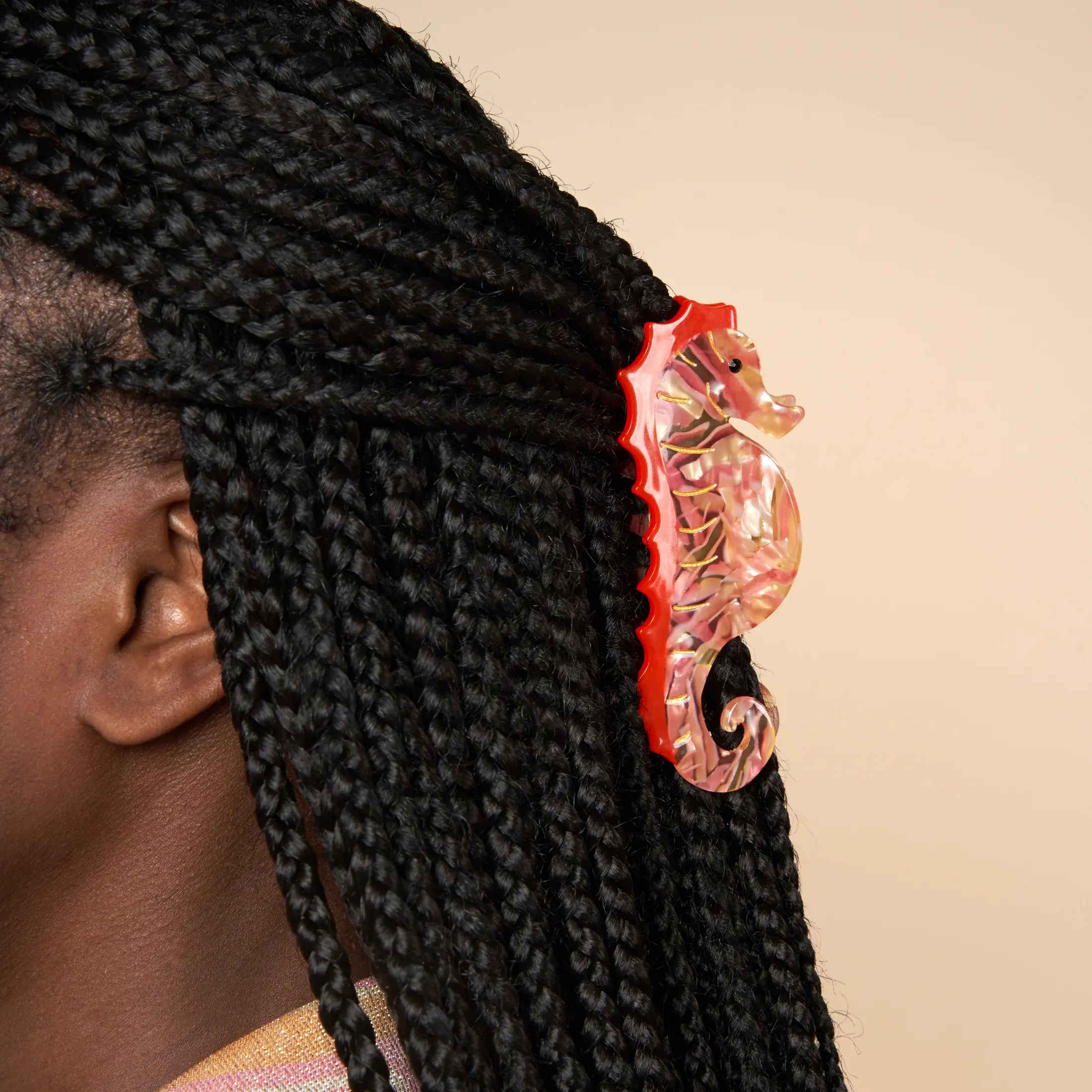 coucou-suzette-accessoire-accessory-cadeau-gift-tendance-trendy-fashion-ete-summer-plouf-splash-mer-sea-pince-cheveux-hair-claw-hippocampe-seahorse-rouge-red-orange-porte