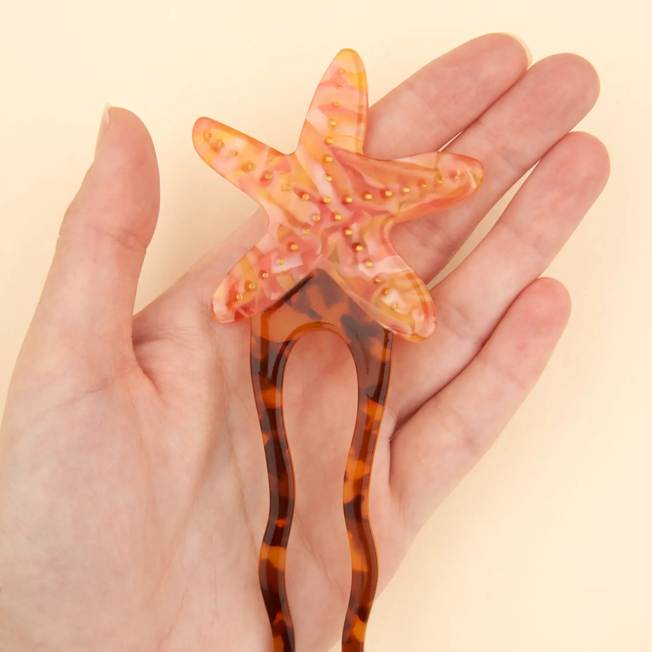 coucou-suzette-accessoire-accessory-cadeau-gift-tendance-trendy-fashion-ete-summer-plouf-splash-mer-sea-pic-cheveux-hair-stick-etoile-mer-starfish-orange1