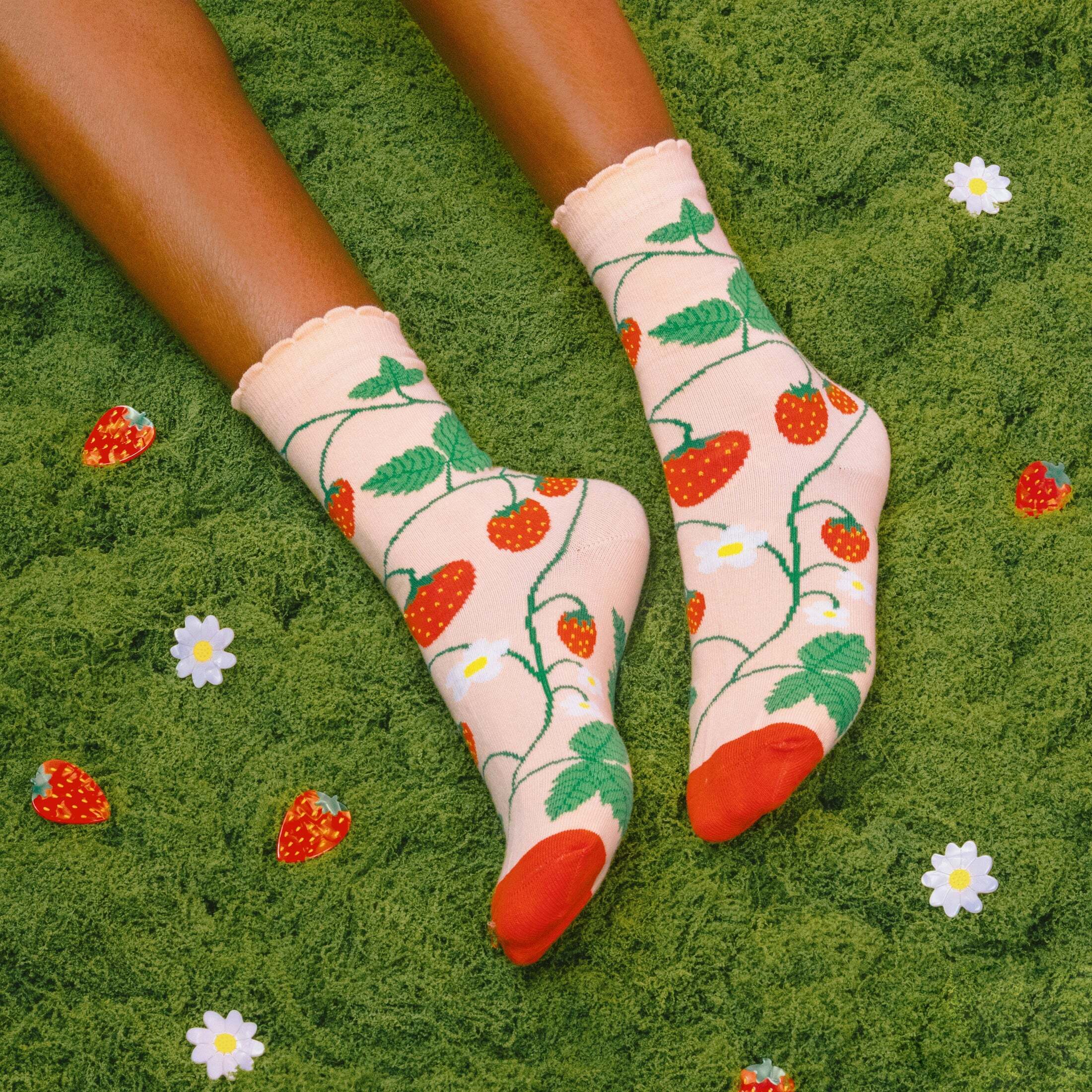 coucou-suzette-accessoire-accessory-cadeau-gift-tendance-mode-trendy-fashion-joli-jardin-lovely-garden-socks-chaussettes-coton-cotton-printemps-spring-fleur-flower-fraisier-strawberry