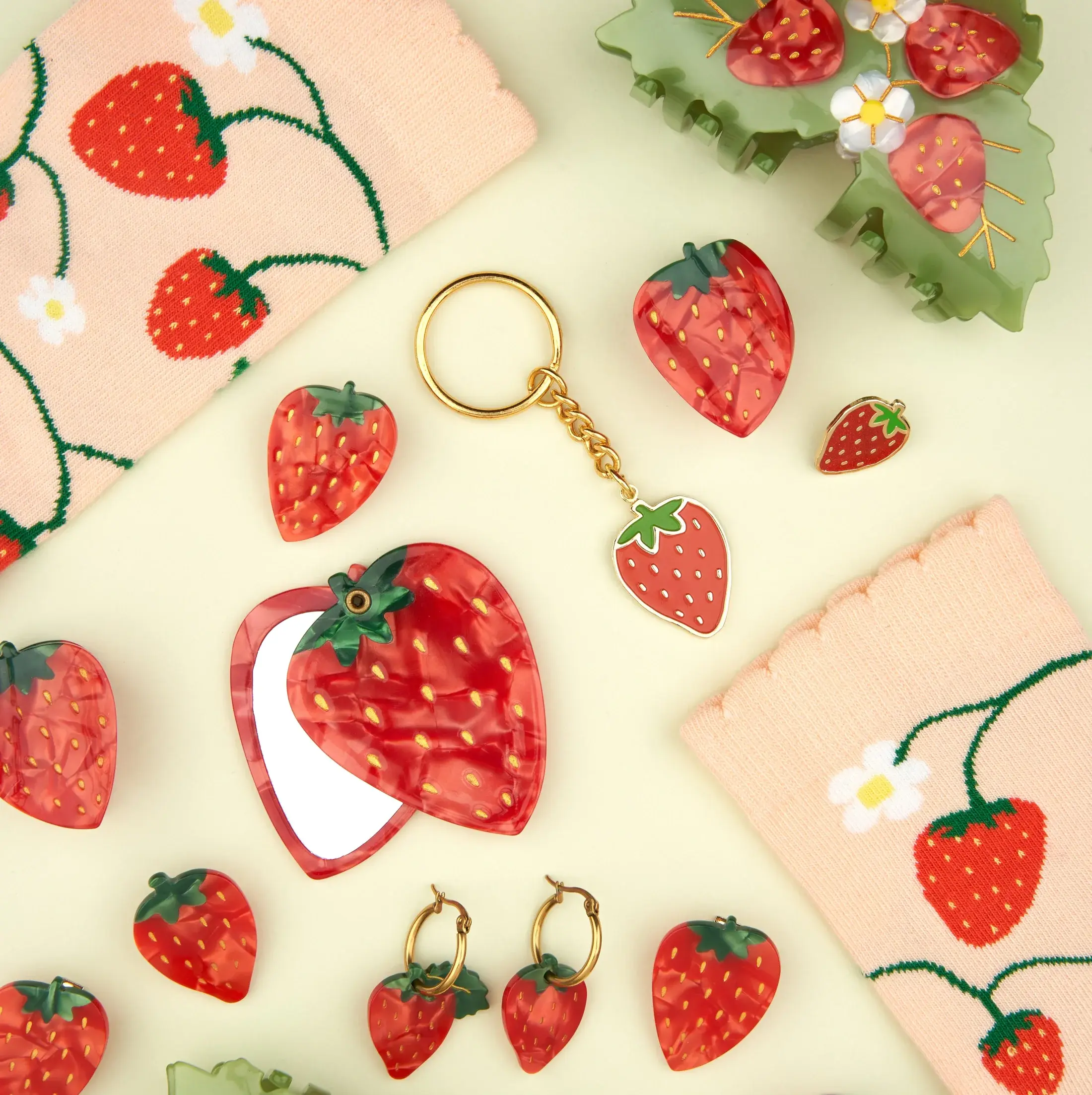 coucou-suzette-accessoire-accessory-cadeau-gift-tendance-mode-trendy-fashion-joli-jardin-lovely-garden-barrette-cheveux-hair-clip-printemps-spring-fraise-strawberry-fruit-rouge-red-gr