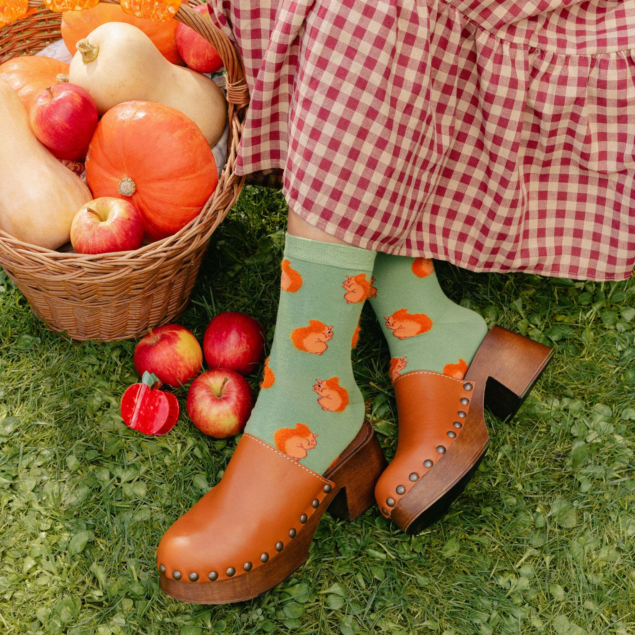 coucou-suzette-accessoire-accessory-cadeau-gift-tendance-mode-trendy-fashion-dinette-automne-fall-tea-party-socks-chaussettes-coton-cotton-femme-homme-ecureuil-squirrel-marron-brown-a_3f10475f-b8bc-46fc-a471-b459379d78f8