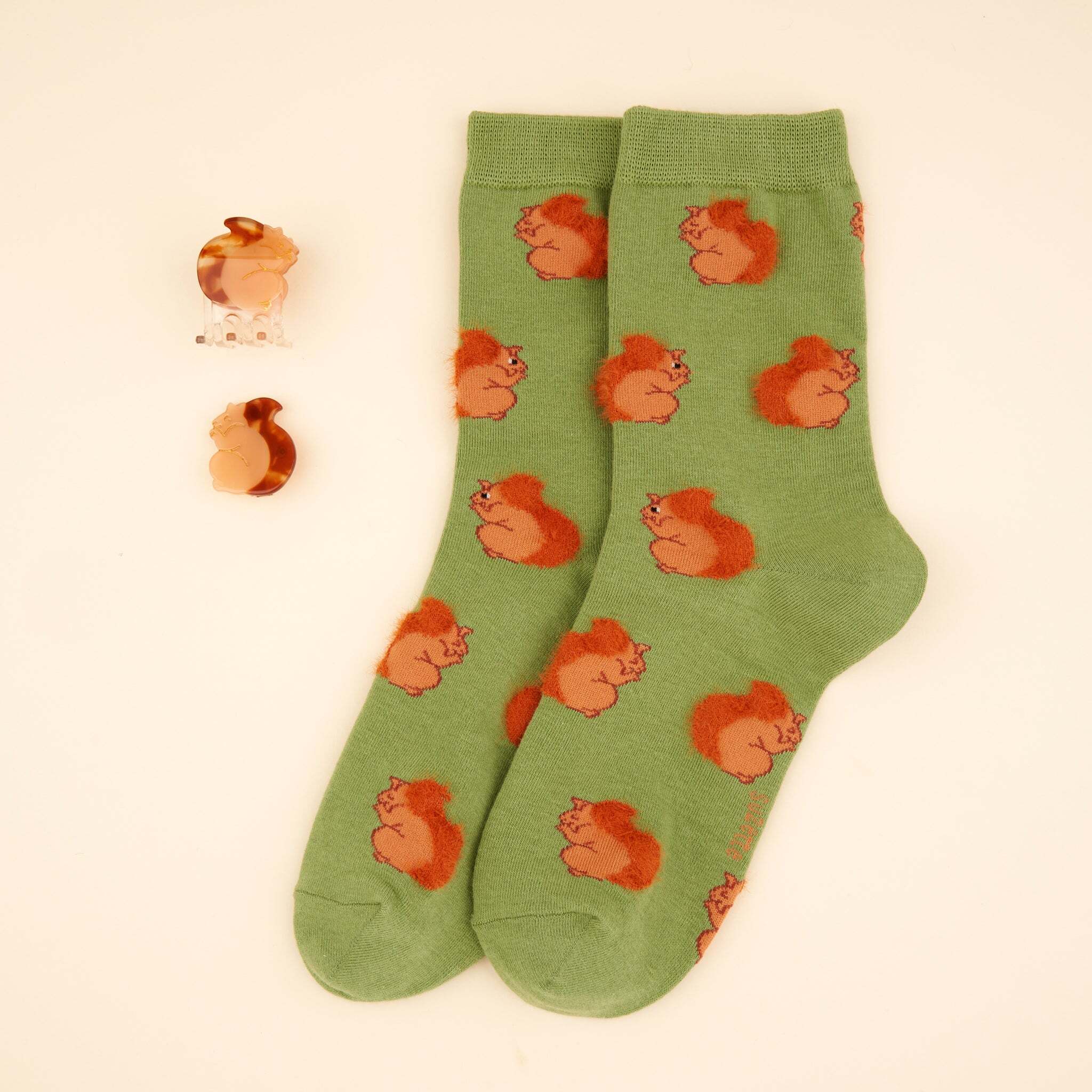 coucou-suzette-accessoire-accessory-cadeau-gift-tendance-mode-trendy-fashion-dinette-automne-fall-tea-party-cheveux-ecureuil-squirrel-marron-brown-cute-animal-mignon-groupe_24efac13-e7cf-4c8b-80ad-763654d5ddfa