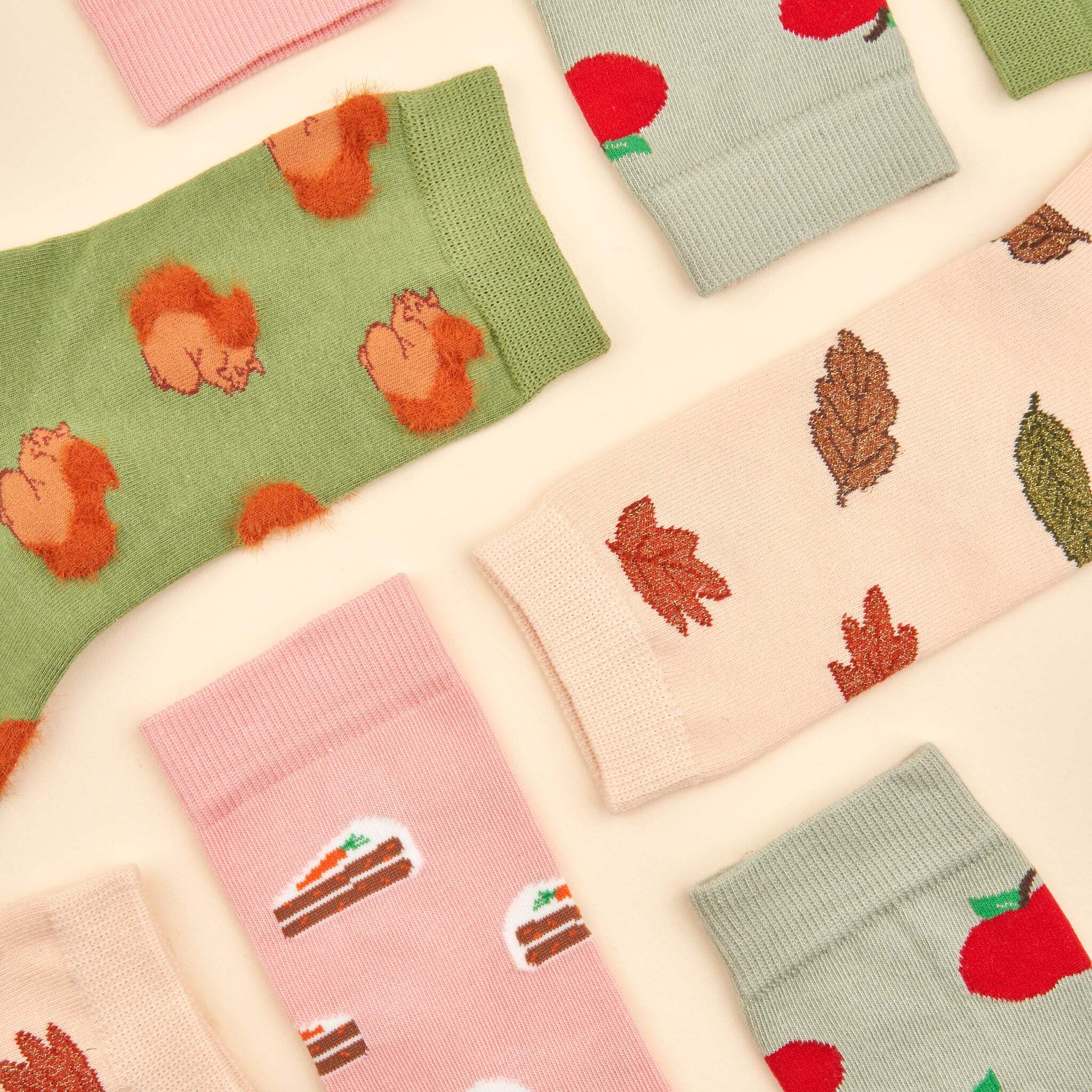 coucou-suzette-accessoire-accessory-cadeau-gift-tendance-mode-trendy-fashion-dinette-automne-fall-tea-party-socks-chaussettes-coton-cotton-carrot-cake-ecureuil-squirrel-pomme-apple-le_63d6d88f-9163-4499-91cc-31c45ffff663