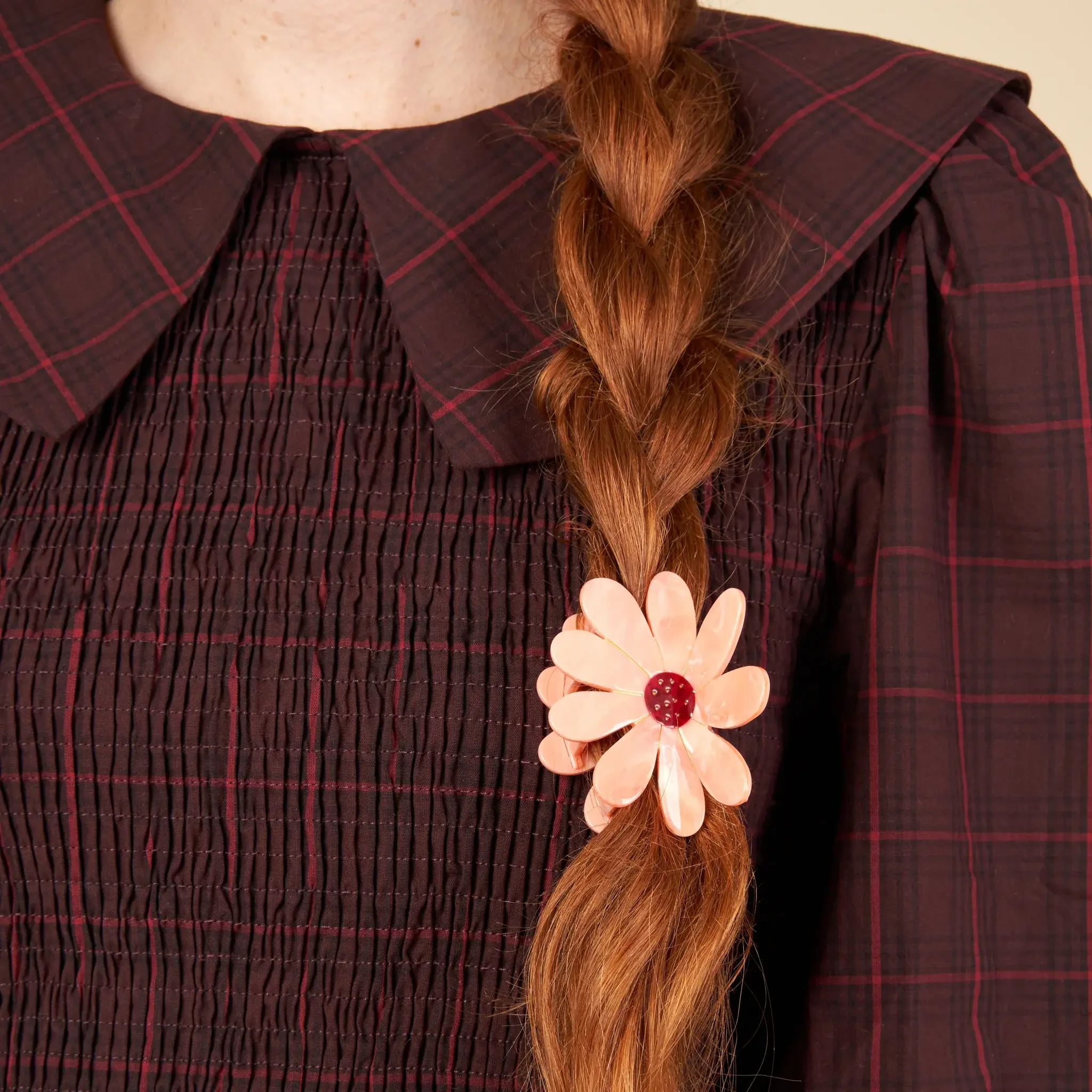 coucou-suzette-accessoire-accessory-cadeau-gift-tendance-trendy-fashion-il-etait-une-fois-once-upon-a-time-autumn-automne-pince-cheveux-hair-claw-fleur-rose-pink-flower-porte