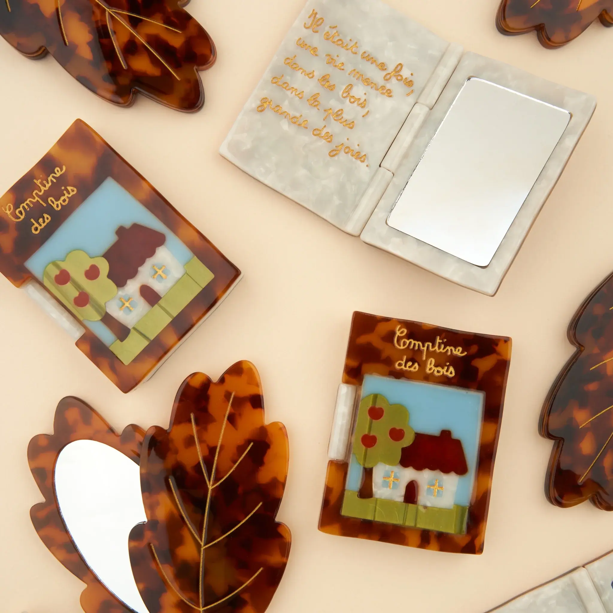coucou-suzette-accessoire-accessory-cadeau-gift-tendance-trendy-fashion-il-etait-une-fois-once-upon-a-time-autumn-automne-miroir-mirror-livre-book-group-feuille-leaf