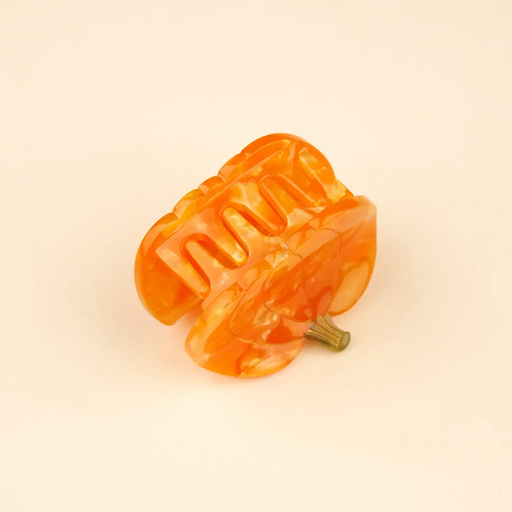 coucou-suzette-accessoire-accessory-cadeau-gift-tendance-mode-trendy-fashion-cueillette-automne-autumn-picking-harvest-mini-pince-cheveux-mini-hair-claw-acetate-citrouille-pumpkin-ora_21fa3053-6c1d-4ef8-9e85-8b00f31743f6 (1)