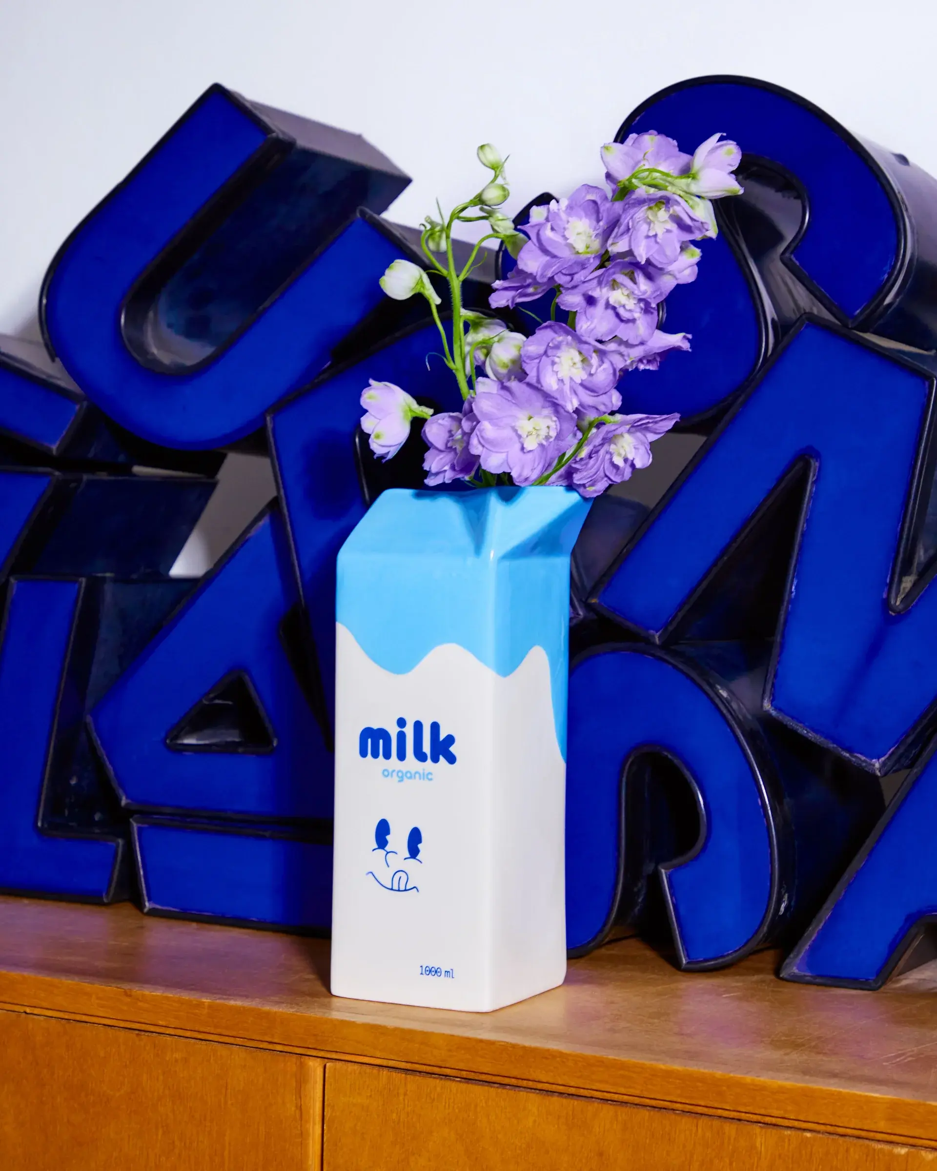 V3_LM_2025_FLUID_MARKET_MILK_VASE_023