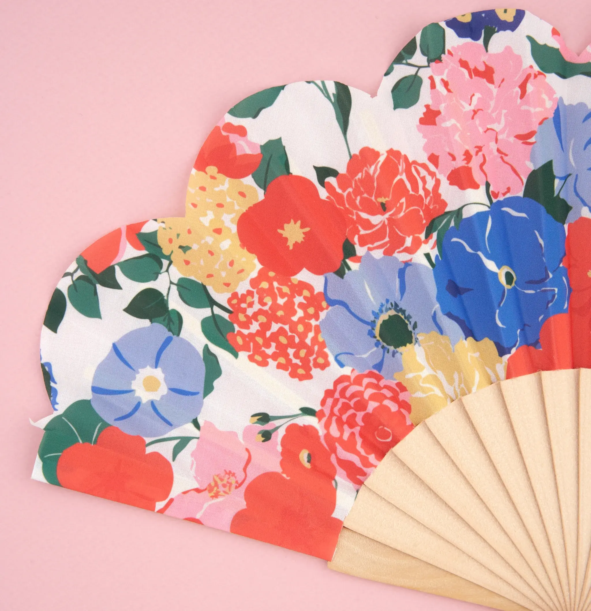 coucou-suzette-accessoire-accessory-cadeau-gift-tendance-trendy-fashion-ete-summer-collab-lucas-du-tertre-eventail-fan-floral-fleurs-flowers-bouquet-bleu-blue-orange-rouge-red2