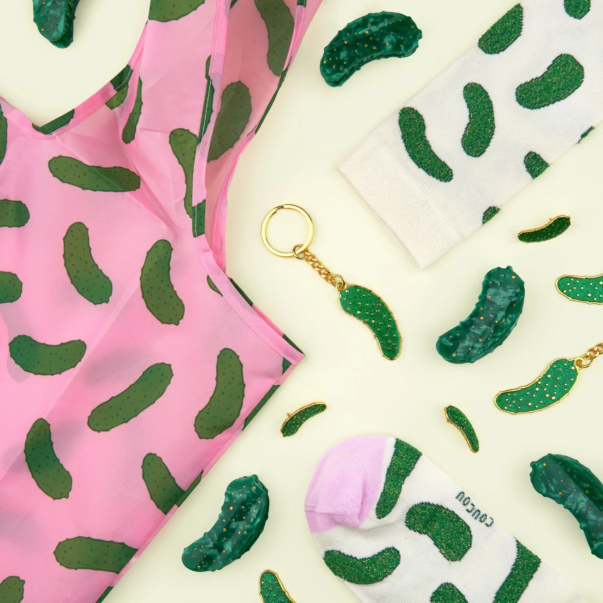 coucou-suzette-accessoires-accessory-gift-cadeau-sac-bag-pin-porte-cle-keychain-pince-hair-claw-socks-green-glitters-vert-paillettes-Photo-Groupe-Capsule-cornichon-carree_6aa0cf06-8b21-4b24-b87a-c56c363057a6