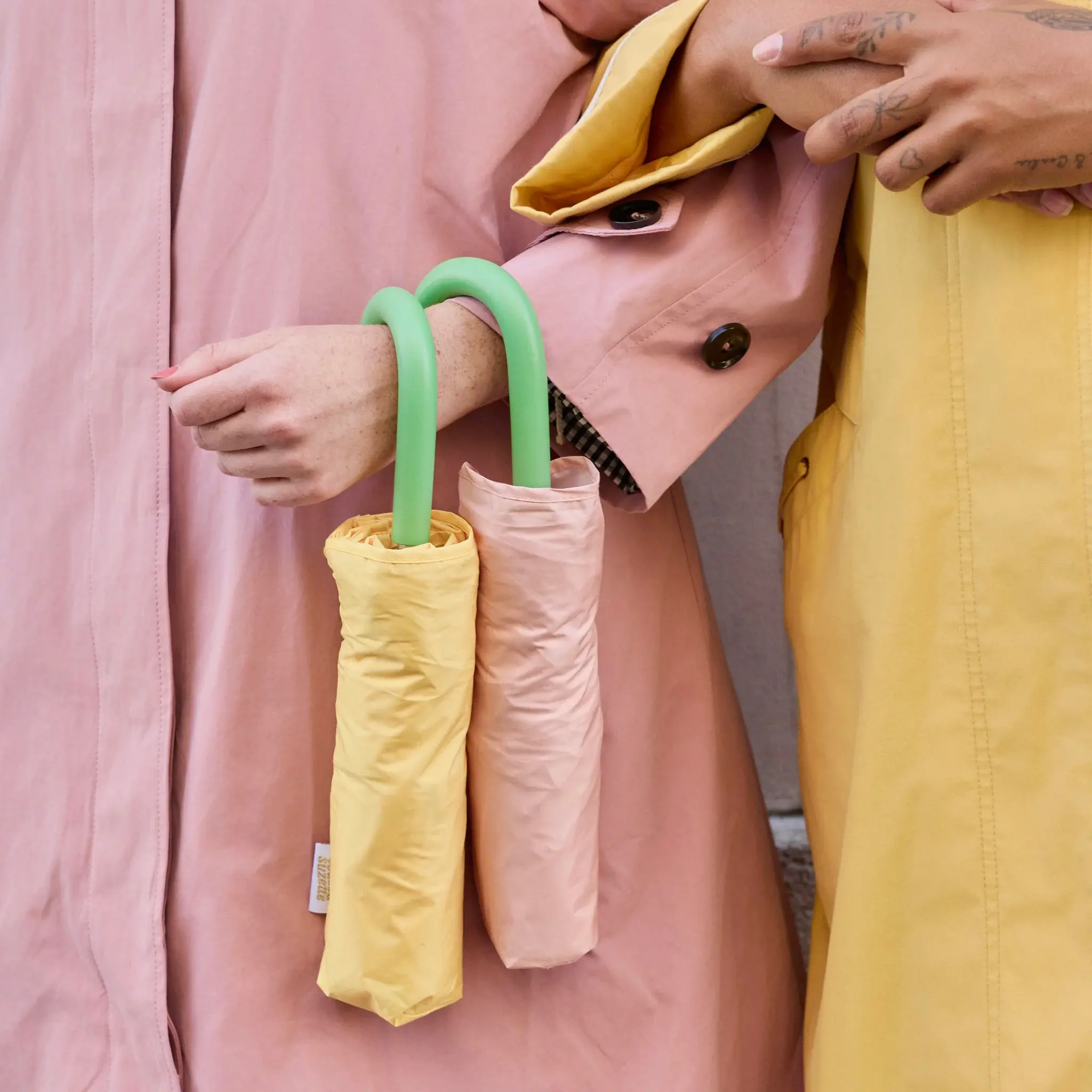 coucou-suzette-accessoire-accessory-cadeau-gift-parapluie-umbrella-fleur-flower-floral-sakura-rose-pink-tournesol-sunflower-duo-jaune-yellow-crea6